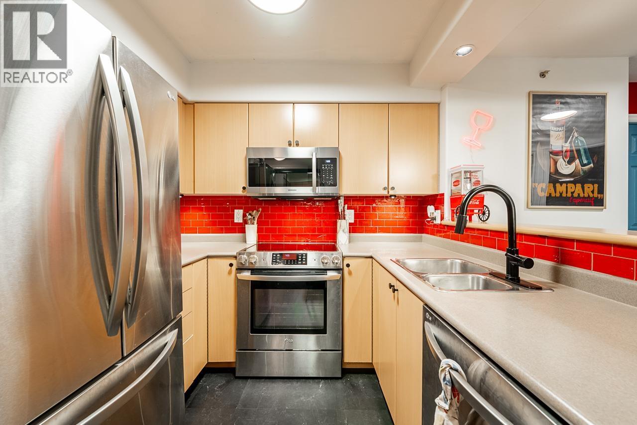 706 680 CLARKSON STREET, New Westminster