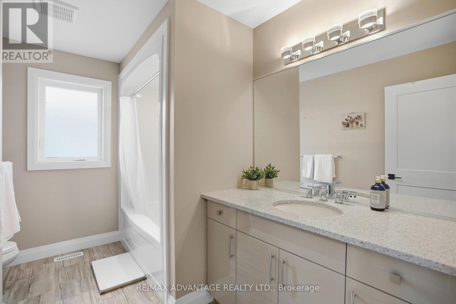 #164 1061 EAGLETRACE DRIVE - 19