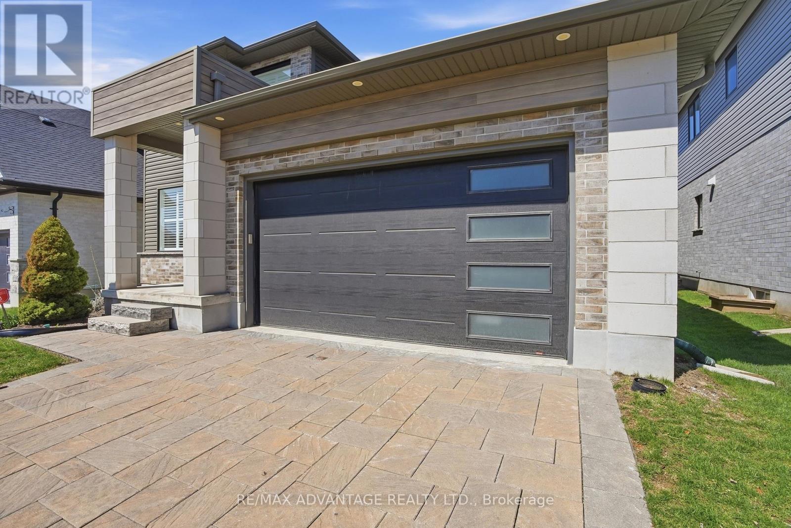 #164 1061 EAGLETRACE DRIVE - 2