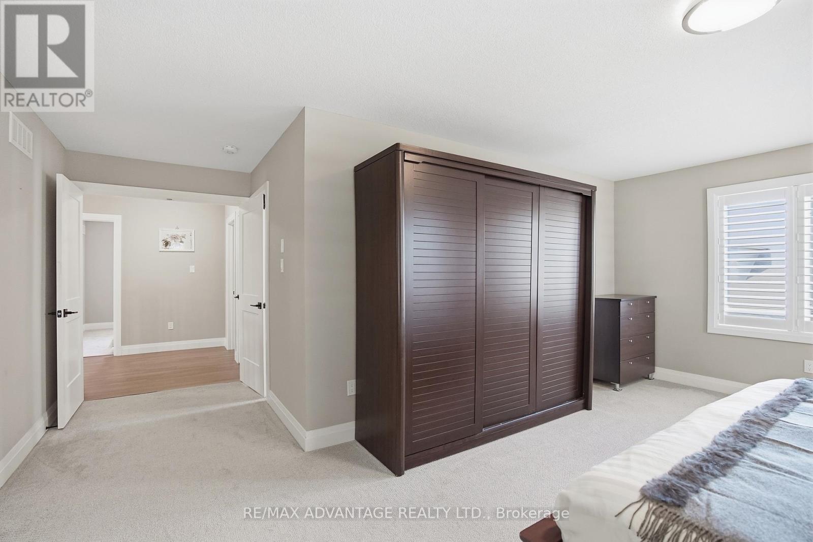#164 1061 EAGLETRACE DRIVE - 33