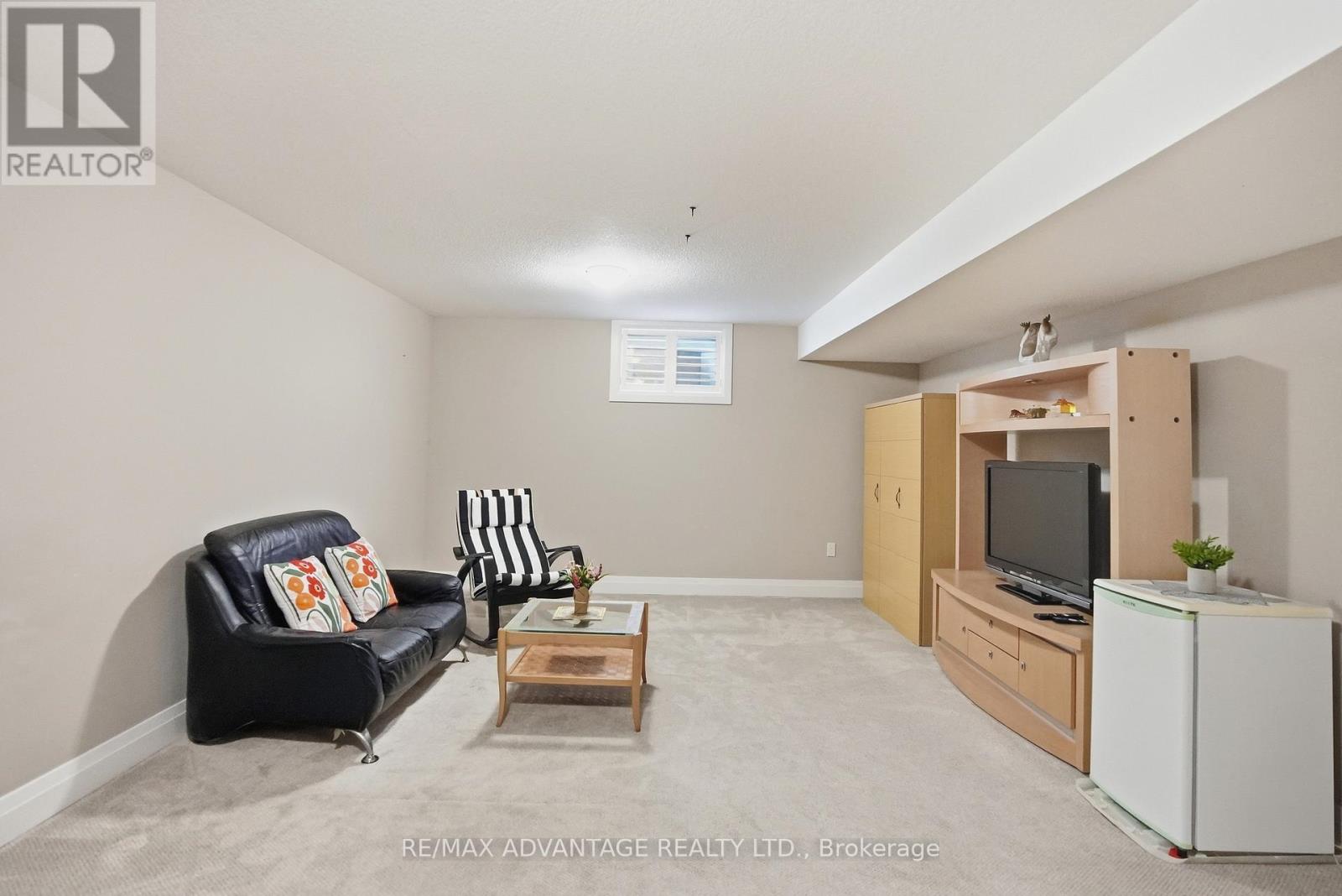 #164 1061 EAGLETRACE DRIVE - 41