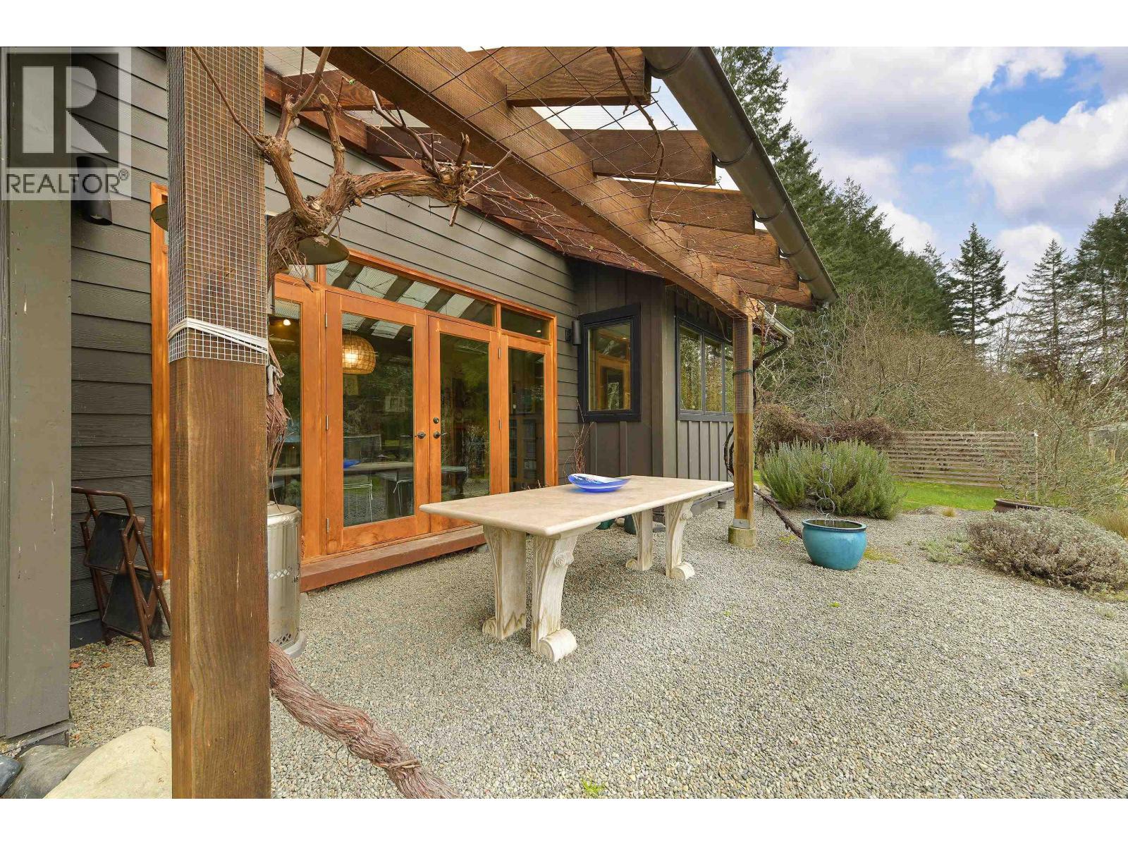 594 HORTON BAY ROAD, Mayne Island