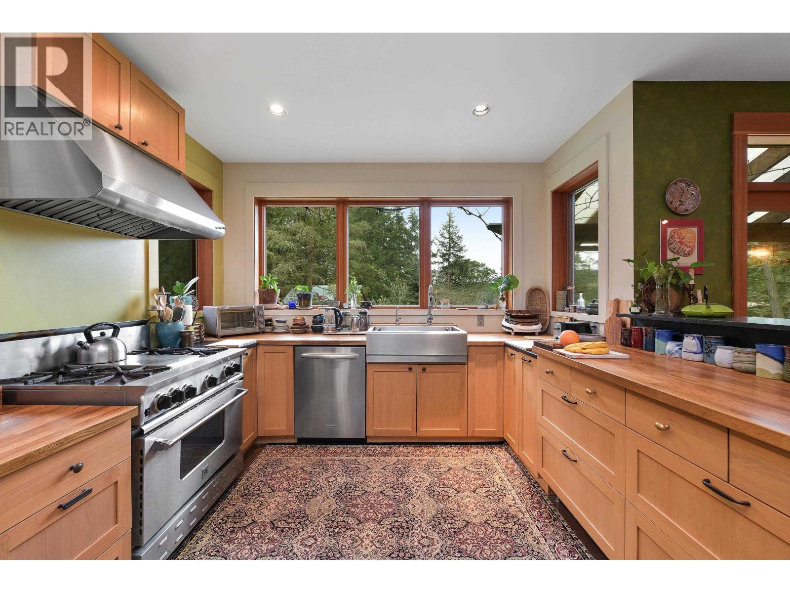 594 HORTON BAY ROAD, Mayne Island