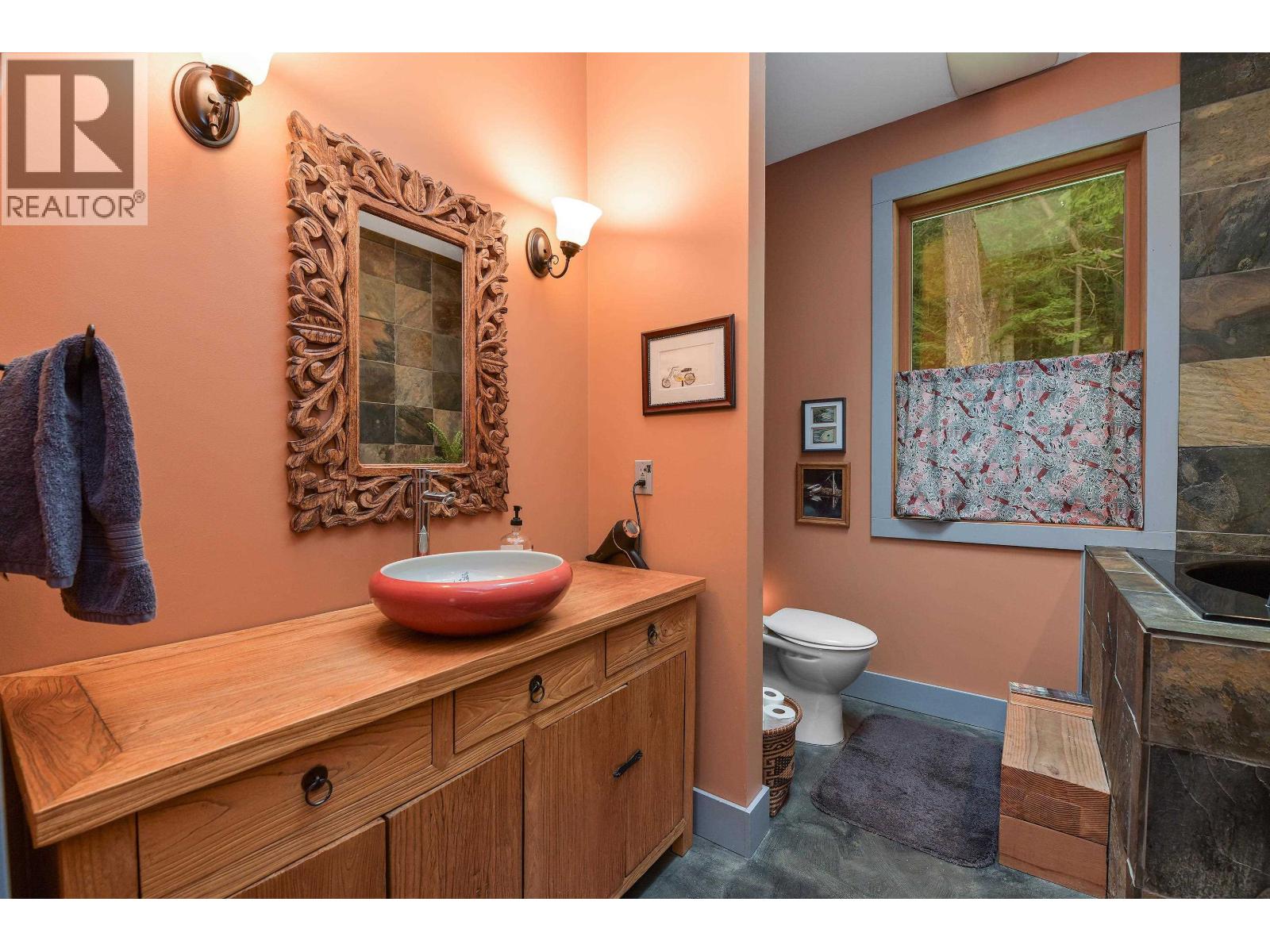 594 HORTON BAY ROAD, Mayne Island