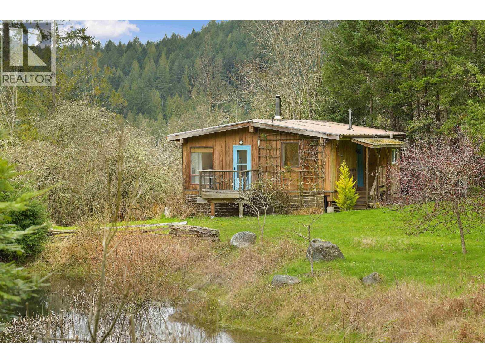 594 HORTON BAY ROAD, Mayne Island