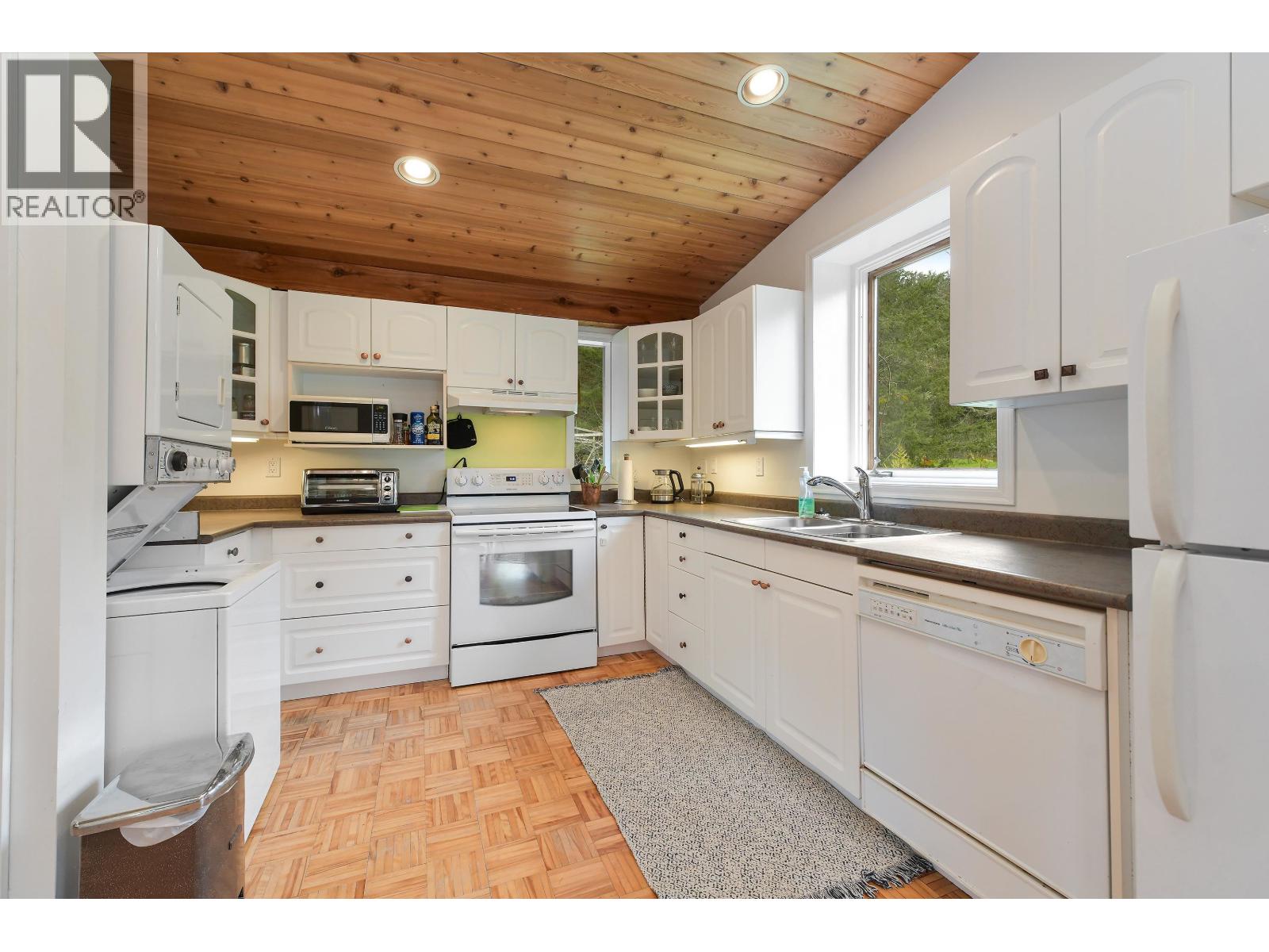 594 HORTON BAY ROAD, Mayne Island