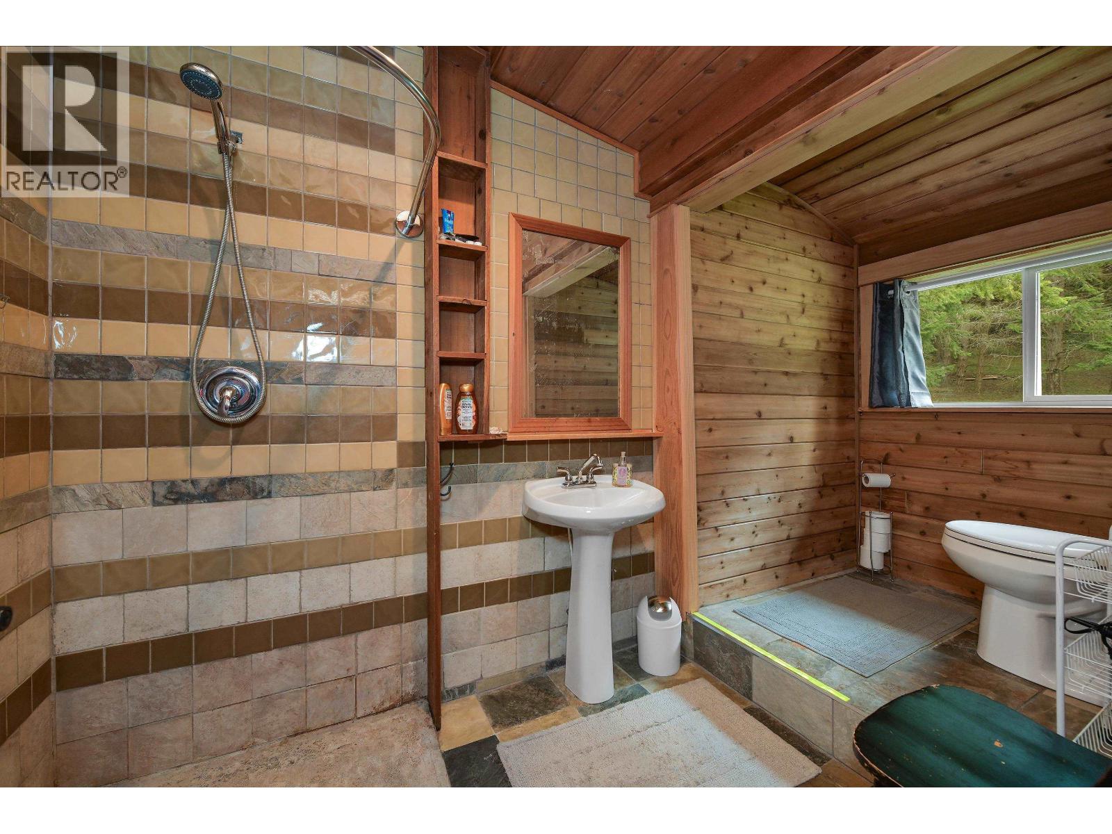 594 HORTON BAY ROAD, Mayne Island