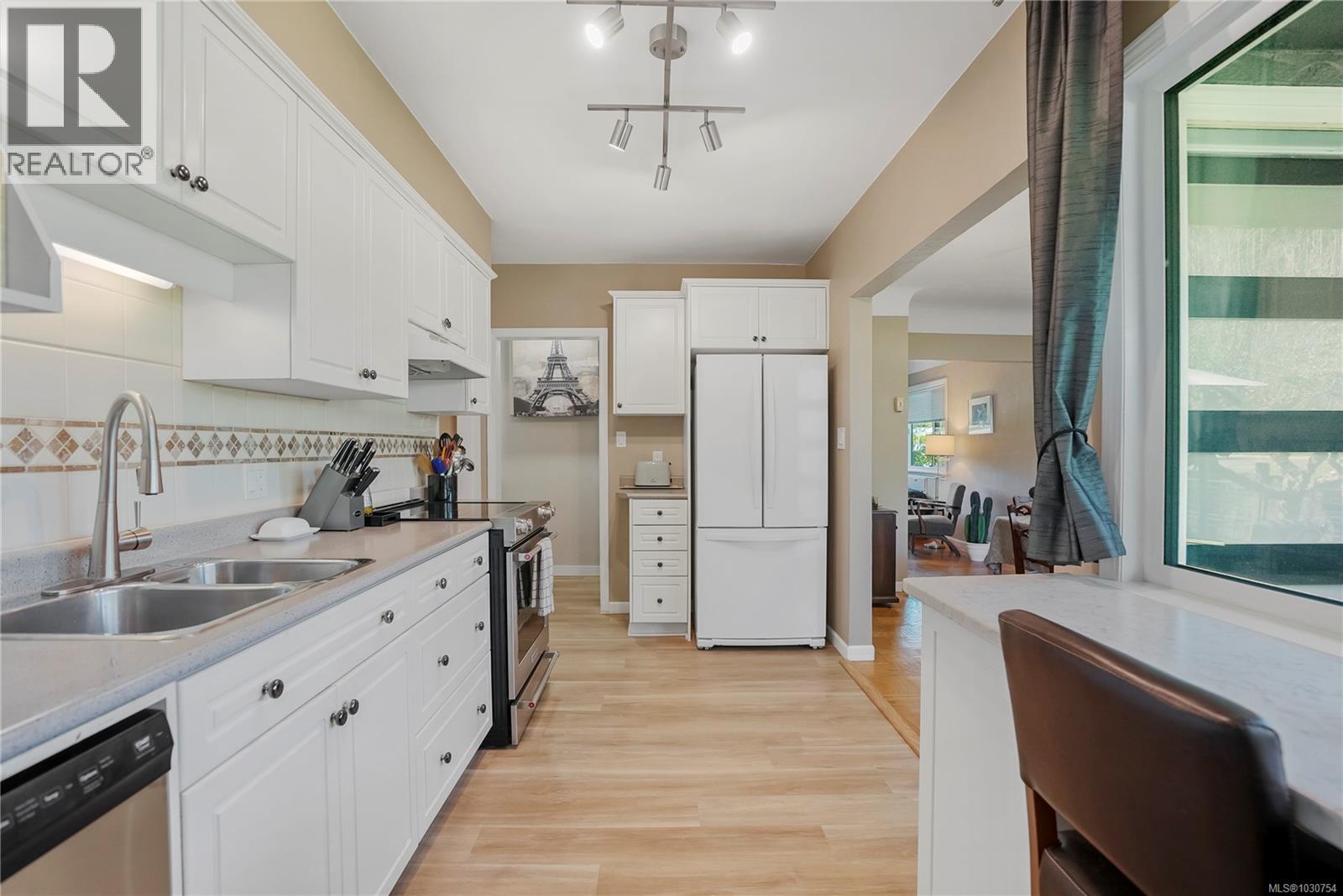  1709 McRae Avenue, Saanich