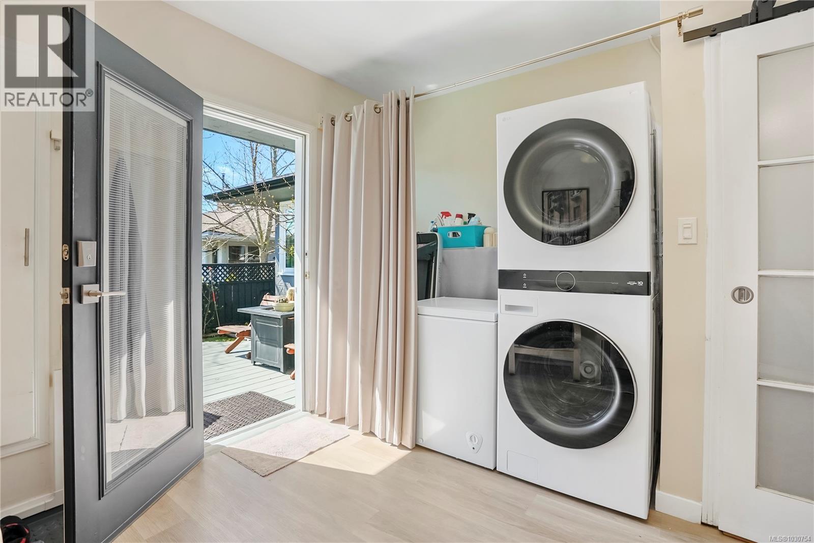  1709 McRae Avenue, Saanich