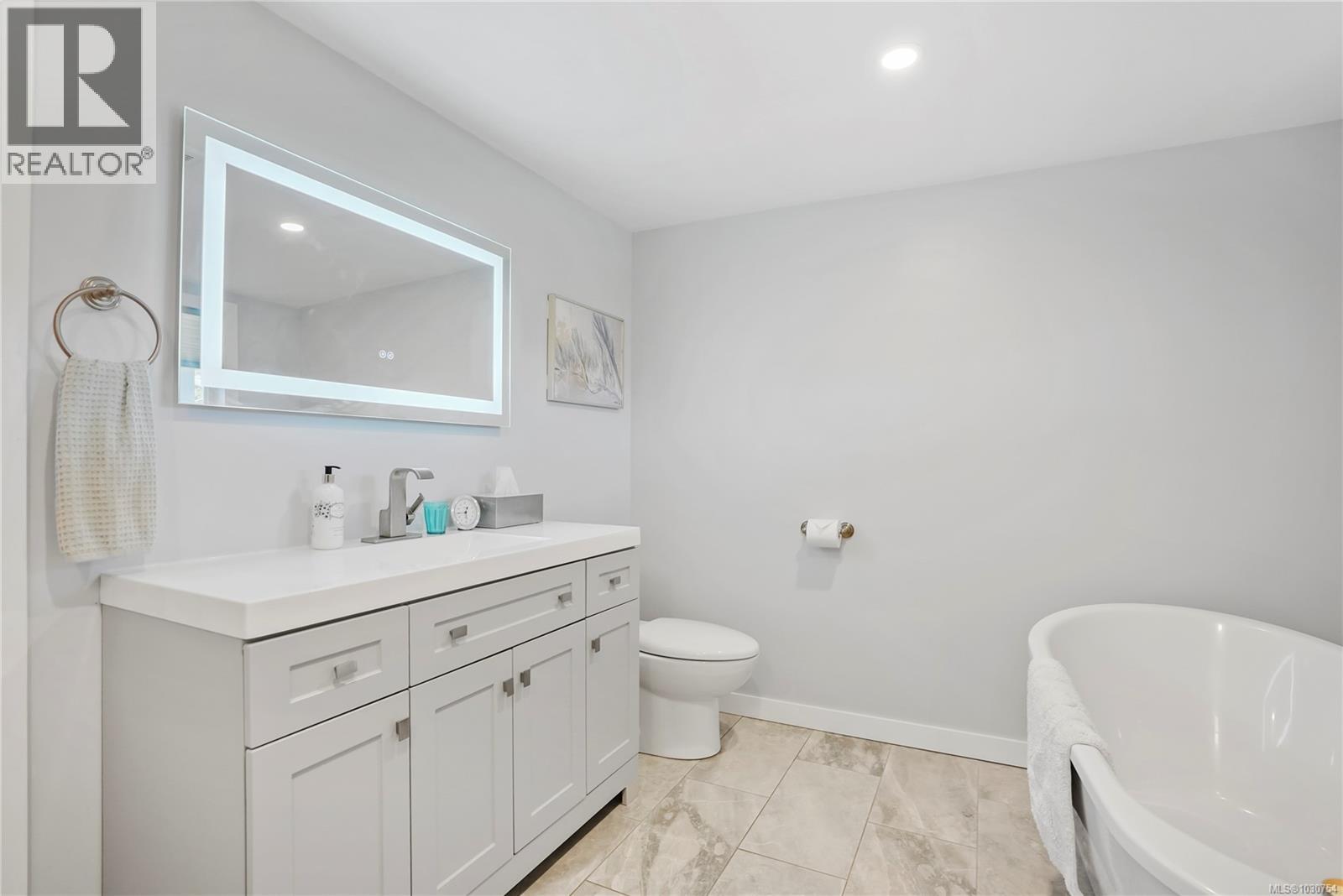  1709 McRae Avenue, Saanich