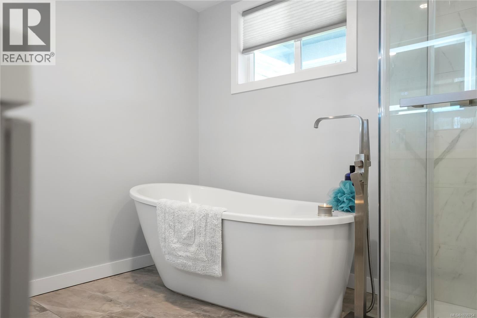  1709 McRae Avenue, Saanich