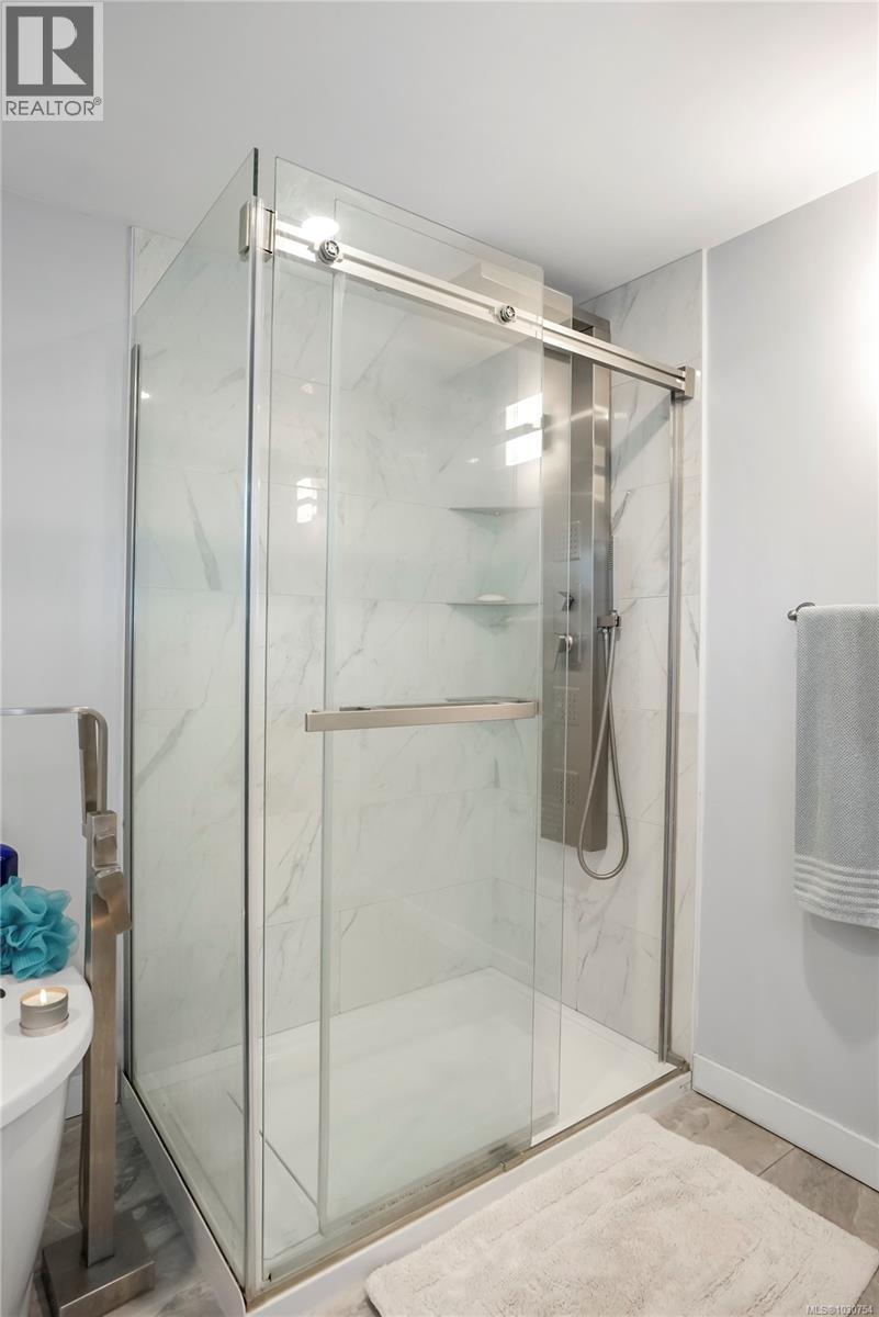  1709 McRae Avenue, Saanich