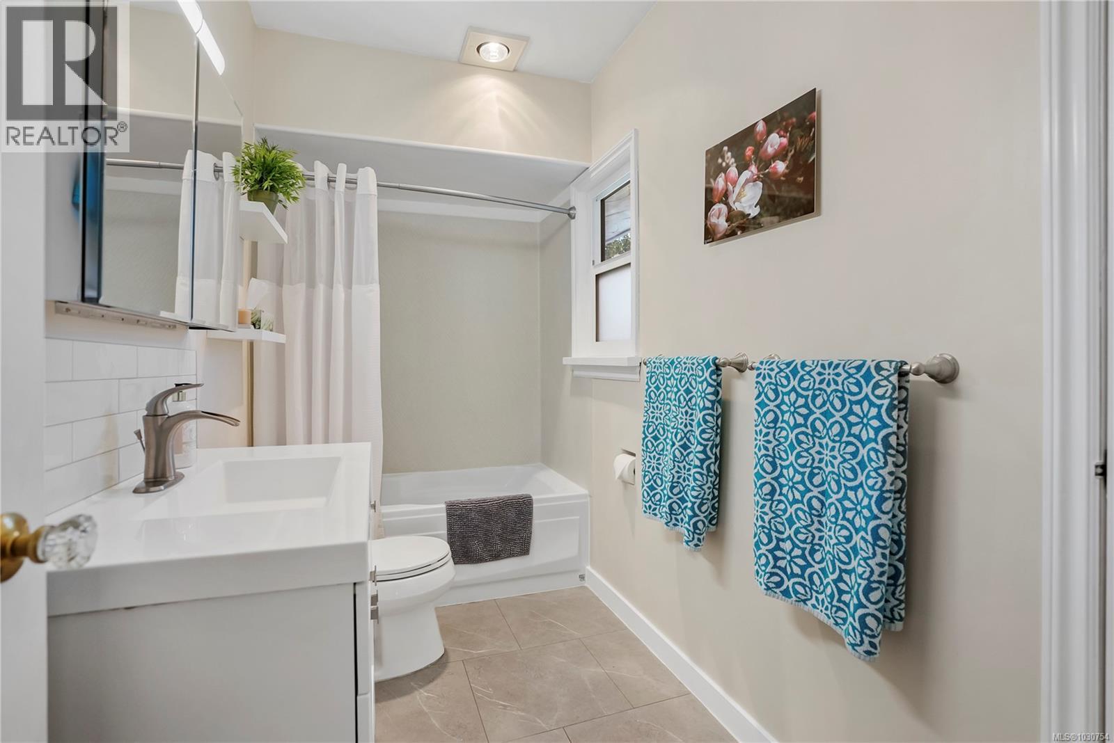  1709 McRae Avenue, Saanich