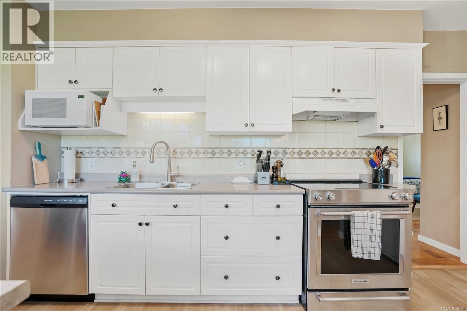  1709 McRae Avenue, Saanich