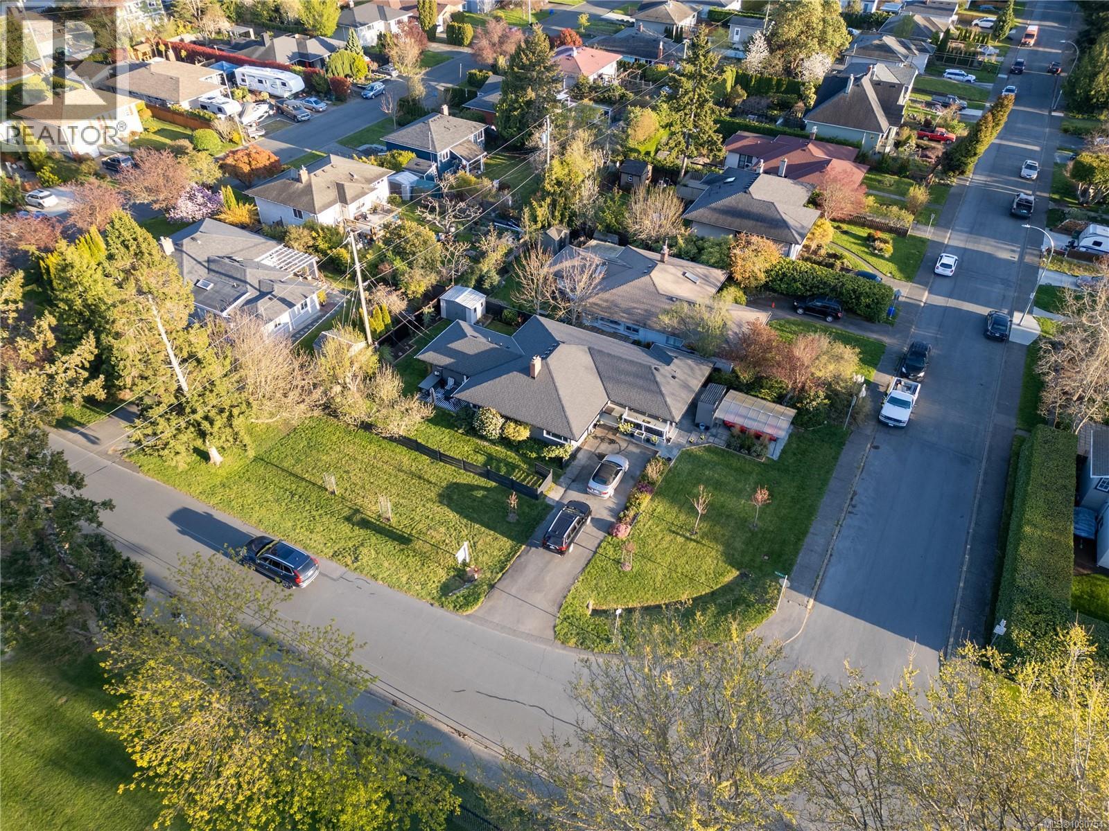  1709 McRae Avenue, Saanich