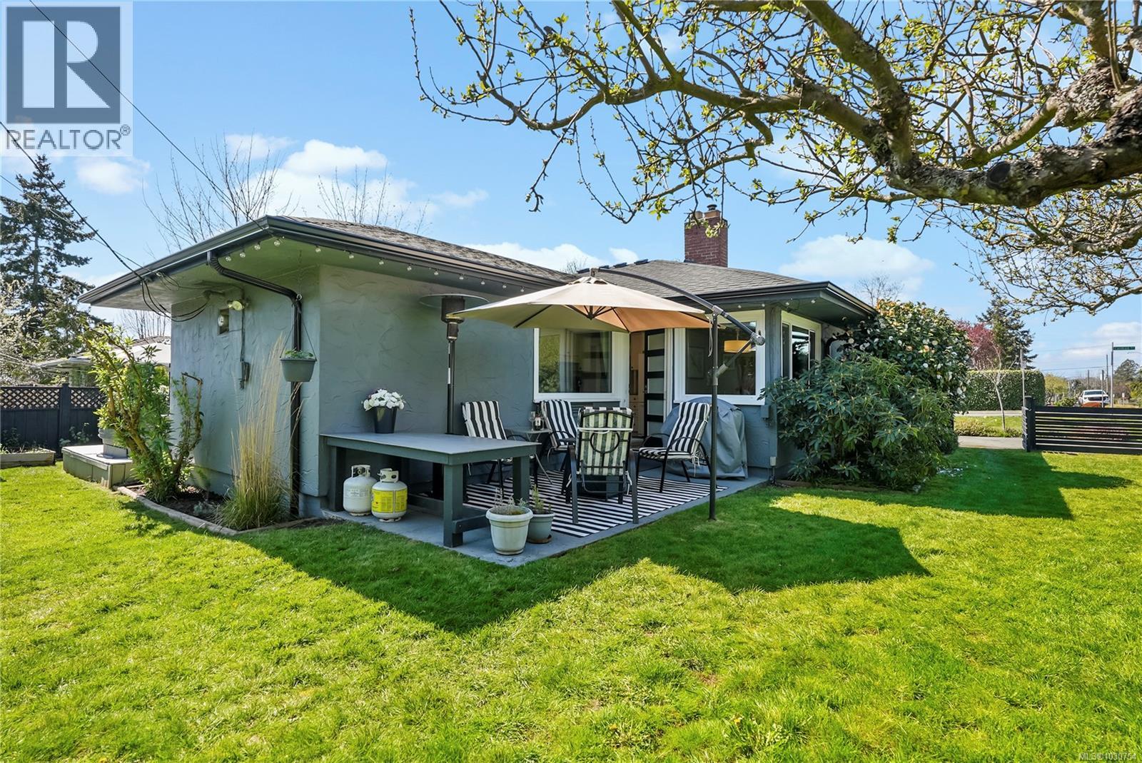  1709 McRae Avenue, Saanich