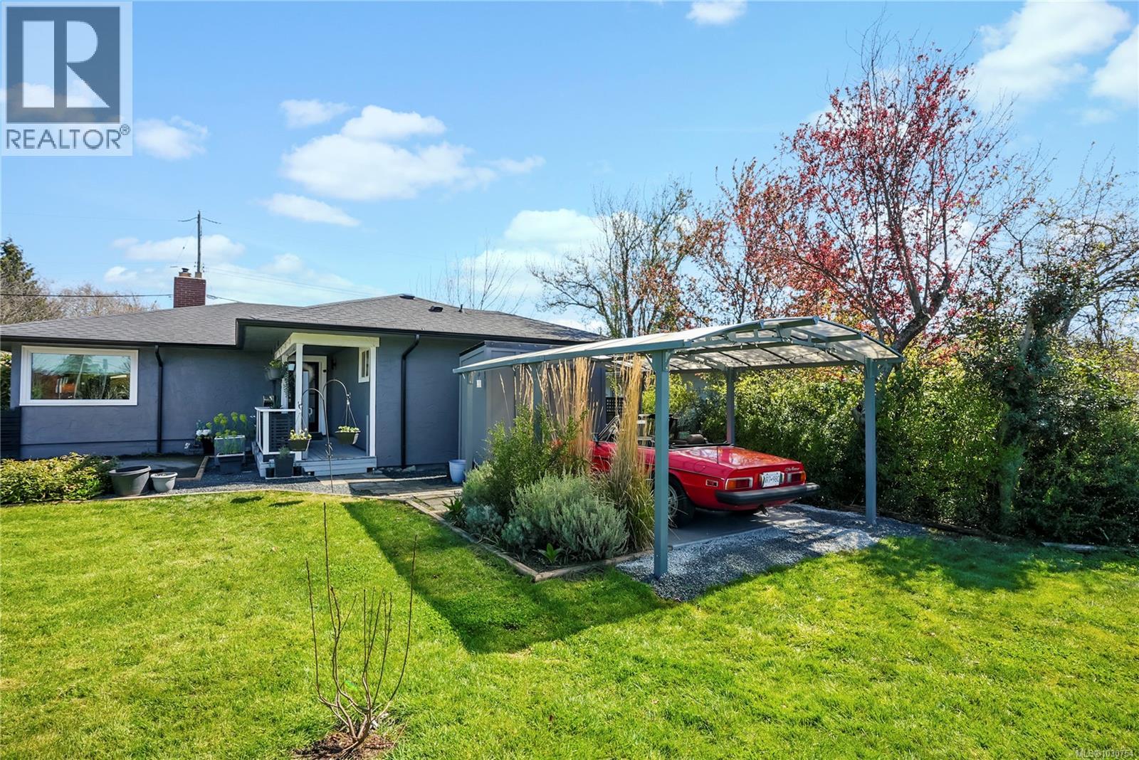  1709 McRae Avenue, Saanich