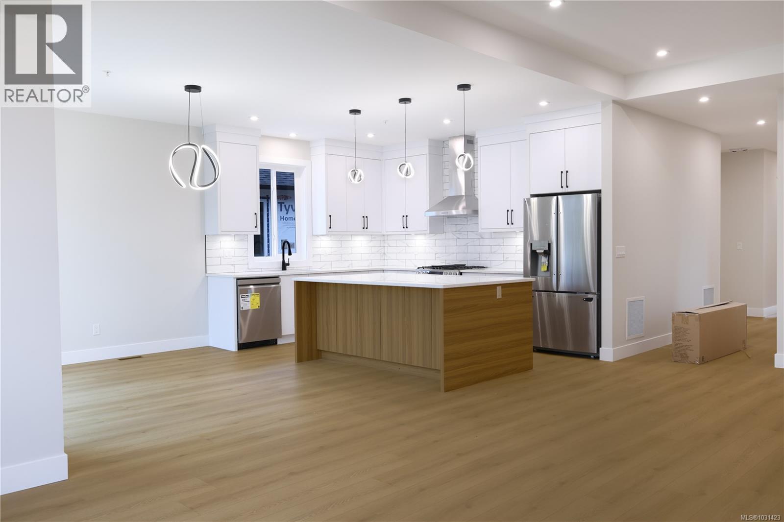 416 DIAMOND BLVD - 5