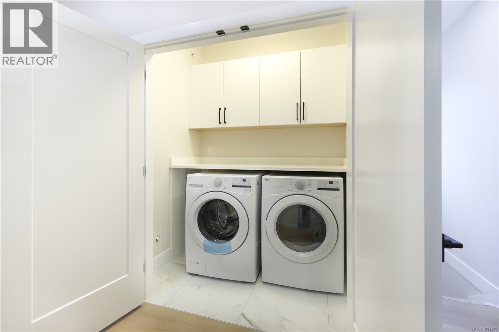 416 Diamond Blvd - 28