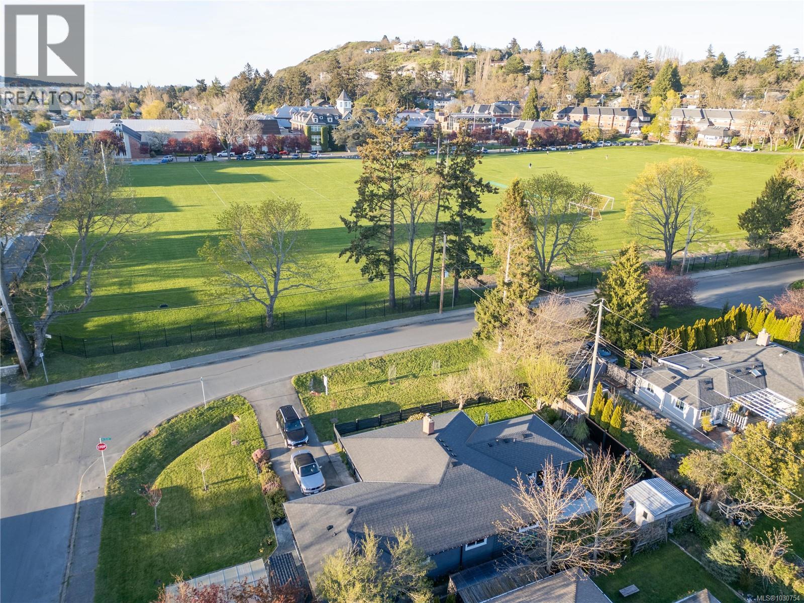  1709 McRae Avenue, Saanich