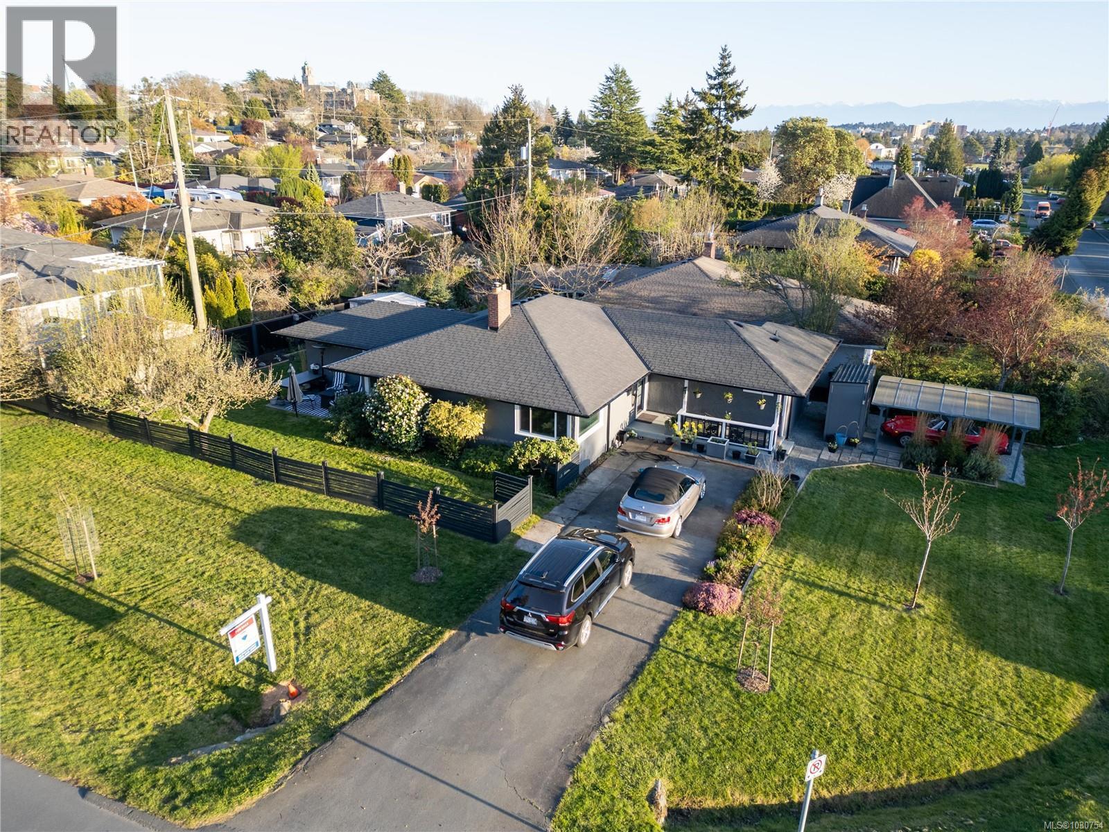 1709 McRae Avenue, Saanich