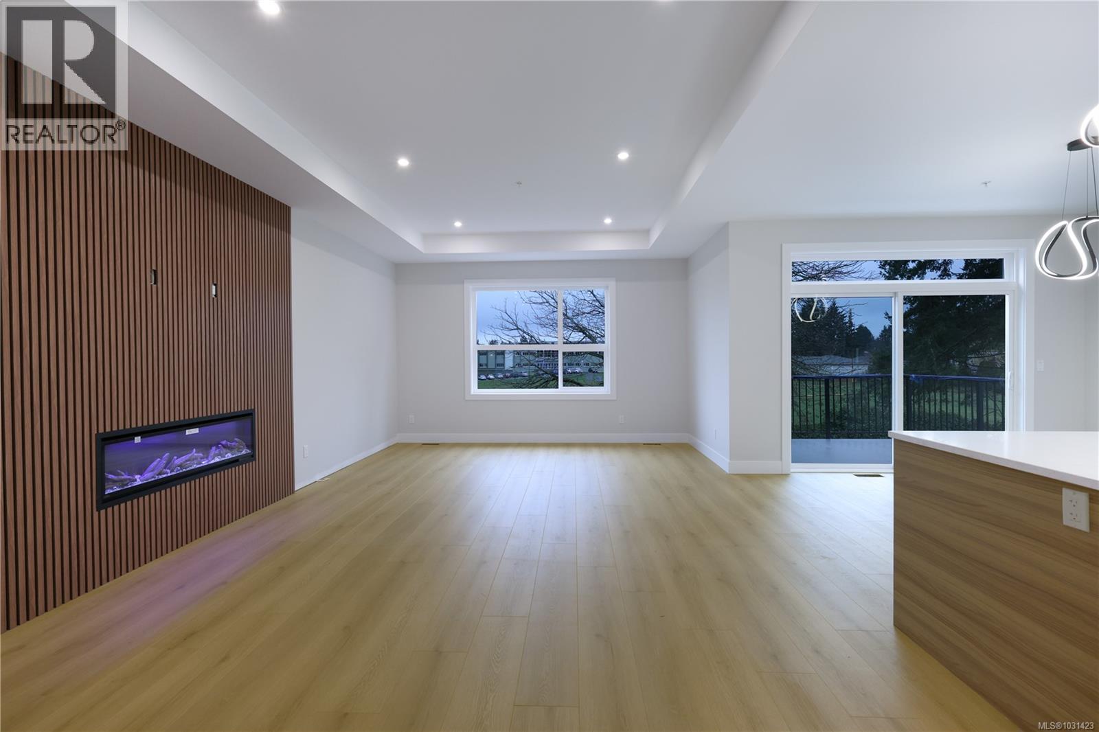 416 DIAMOND BLVD - 3