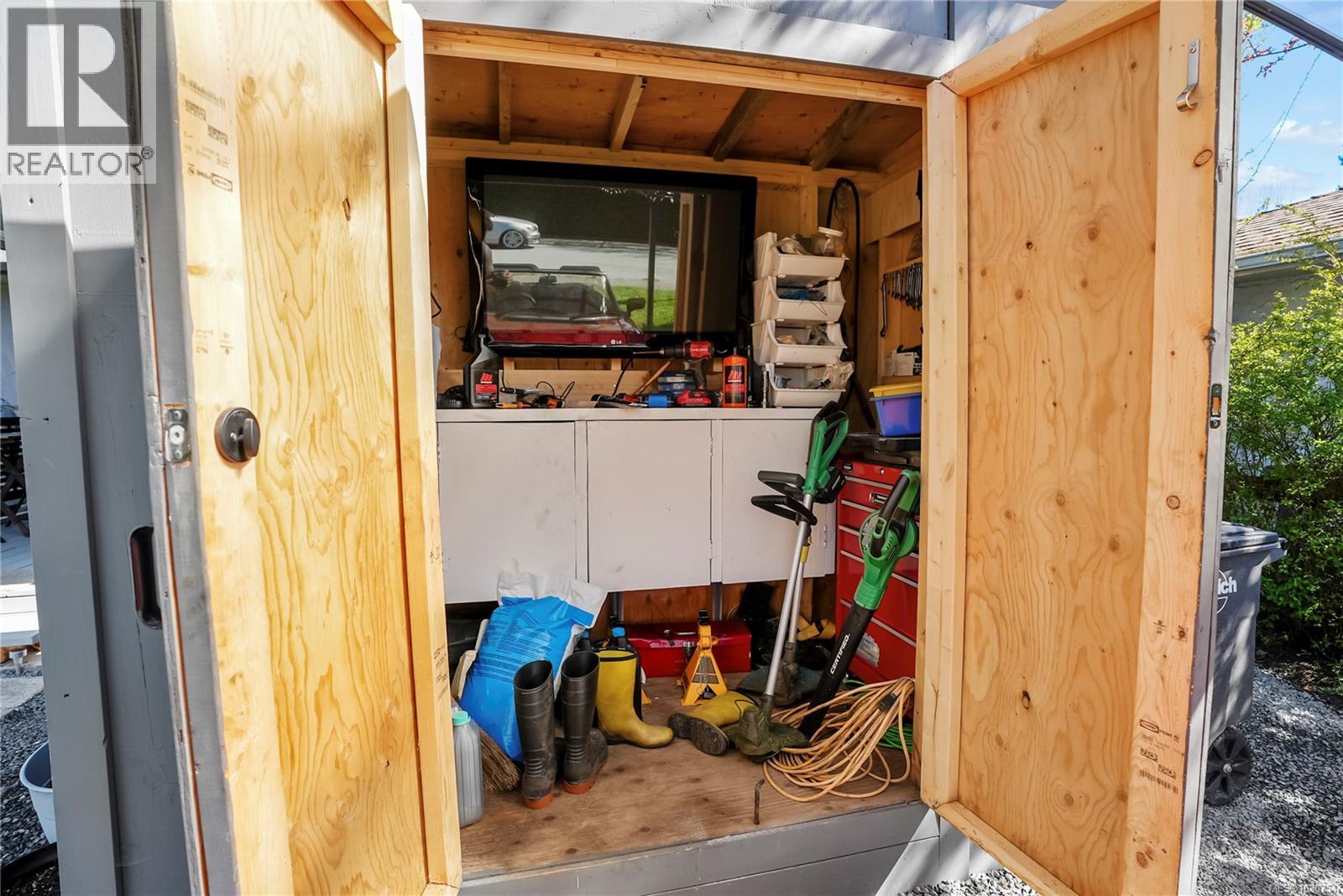  1709 McRae Avenue, Saanich