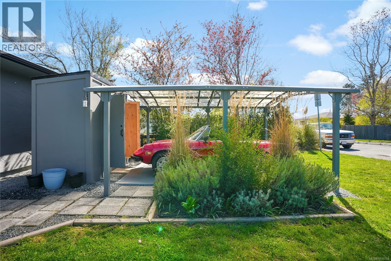  1709 McRae Avenue, Saanich