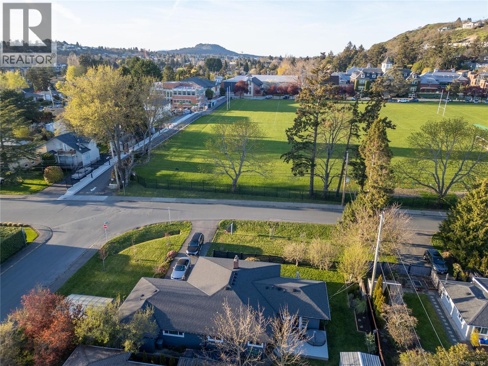  1709 McRae Avenue, Saanich