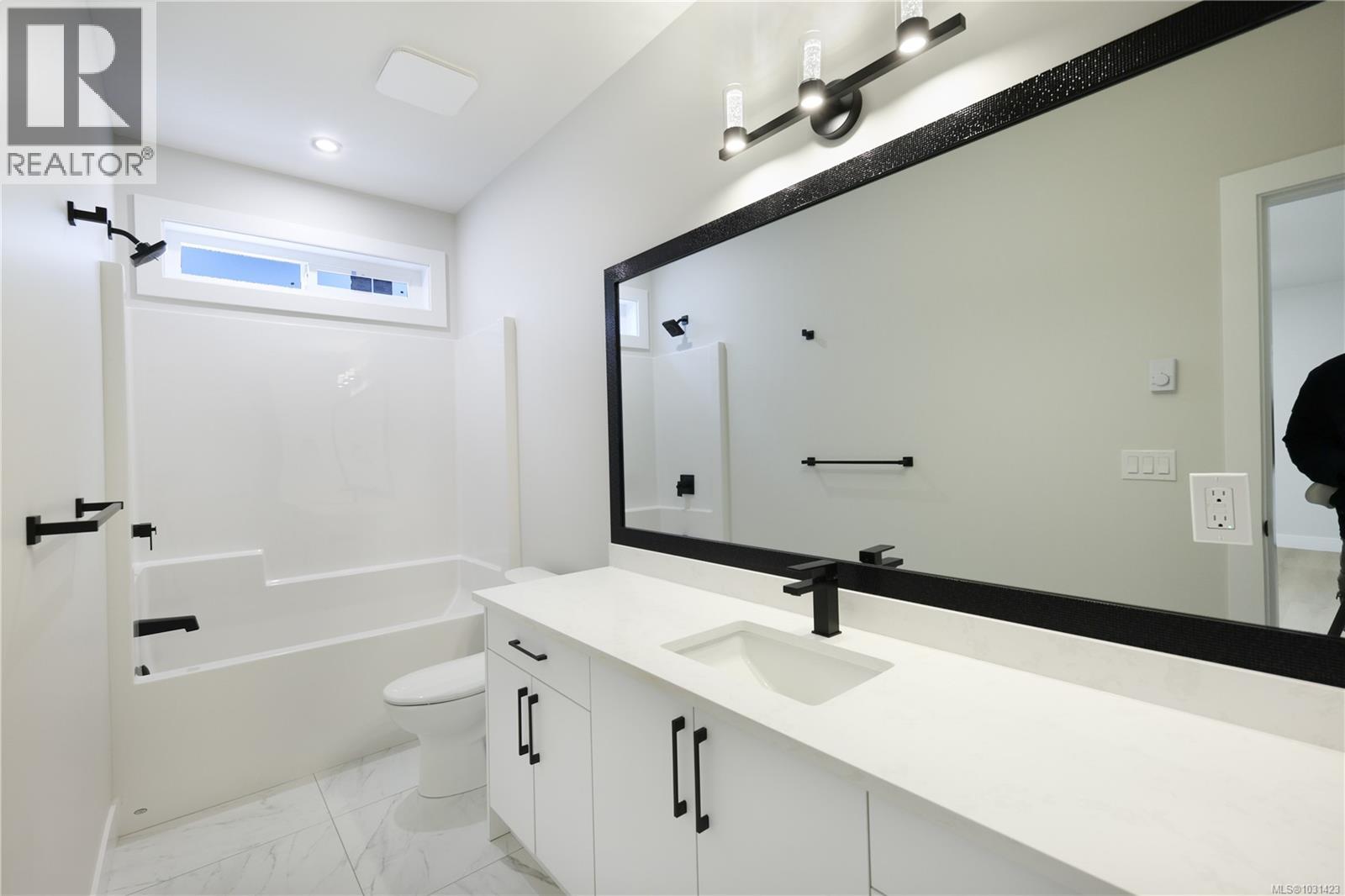 416 Diamond Blvd - 34