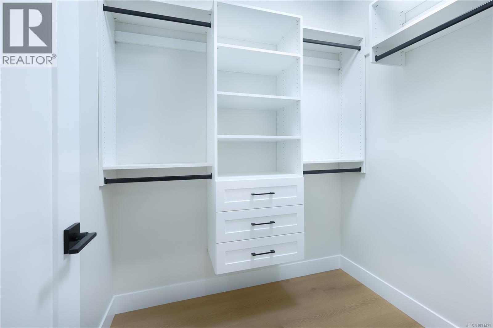 416 Diamond Blvd - 46