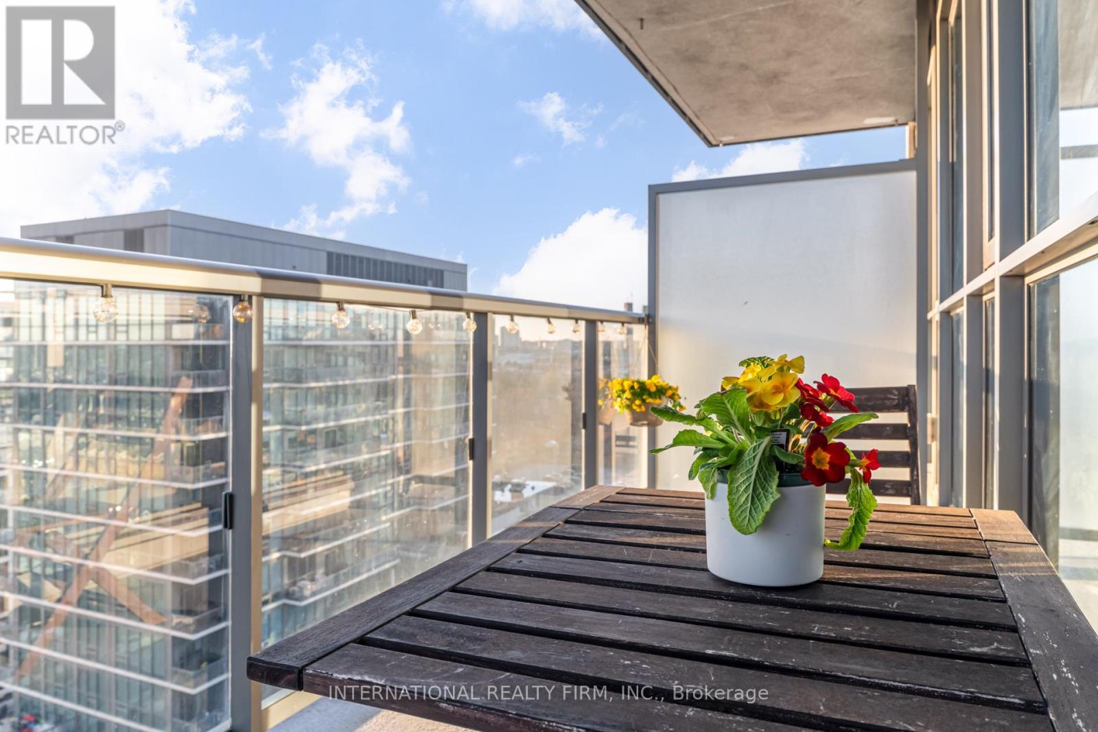 1111 - 17 ZORRA STREET — photo 32
