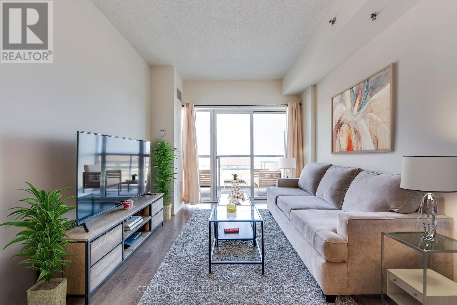 303 - 560 NORTH SERVICE ROAD