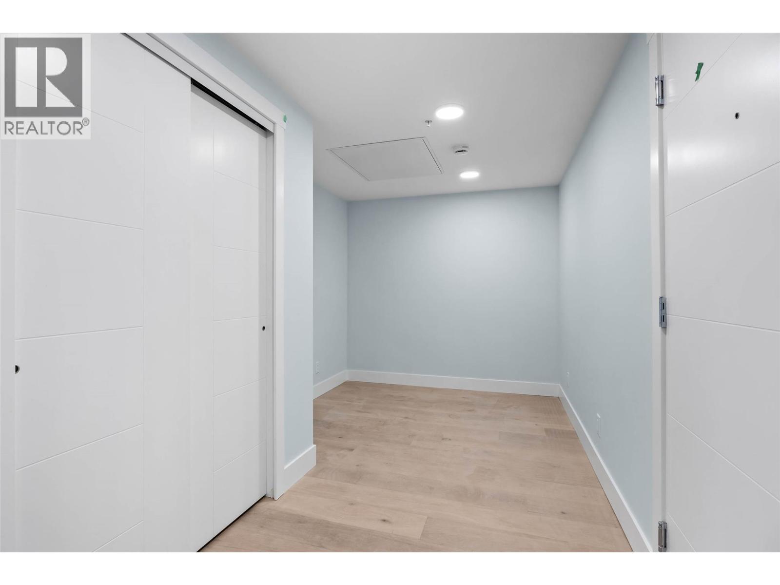 #507 207 Royal Avenue - 10