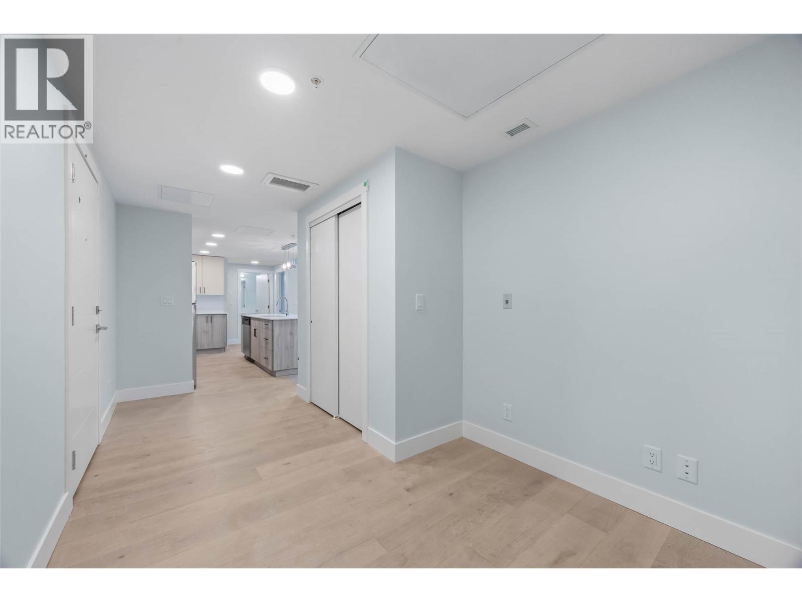 #507 207 Royal Avenue - 11