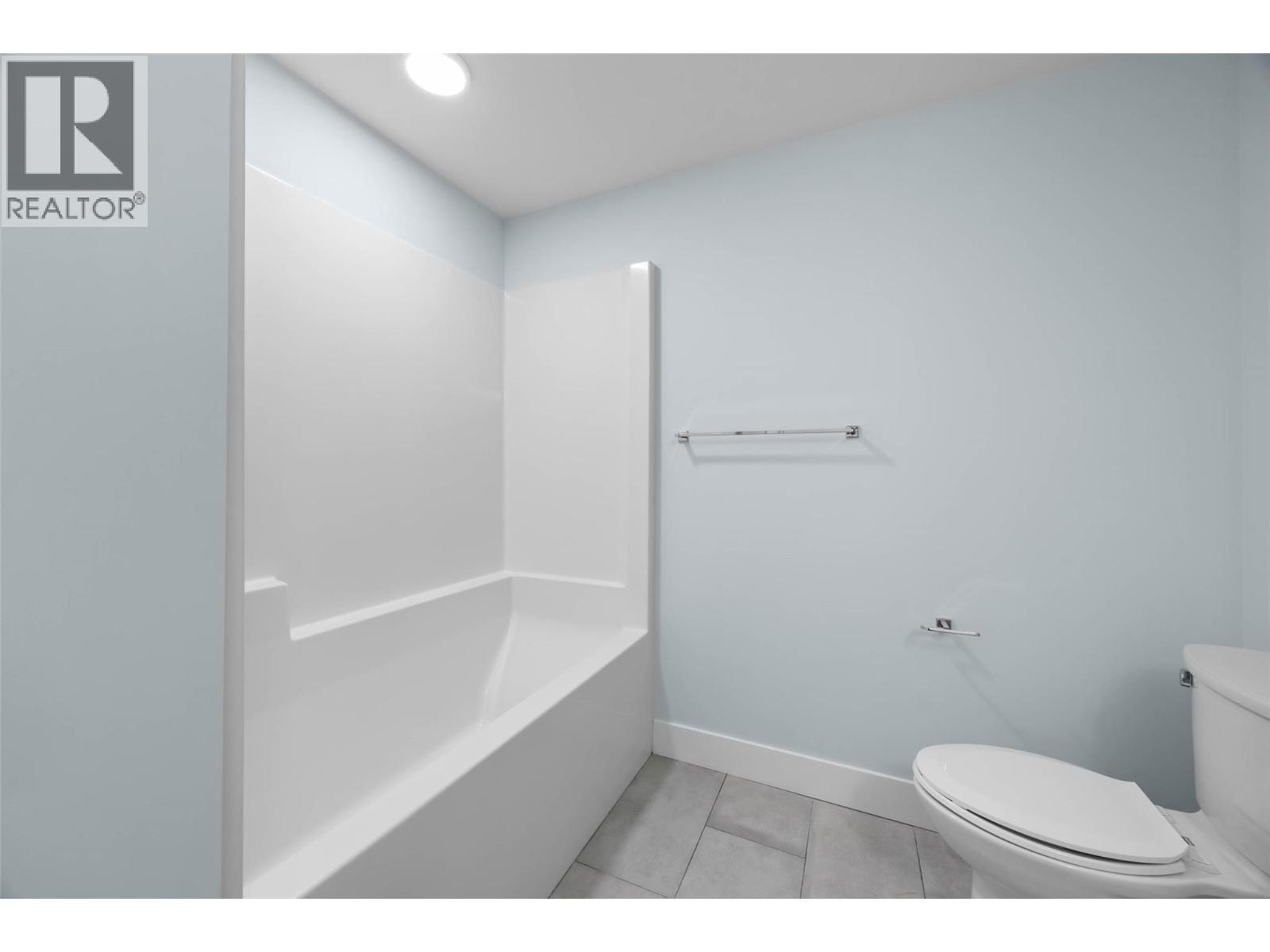#507 207 Royal Avenue - 22
