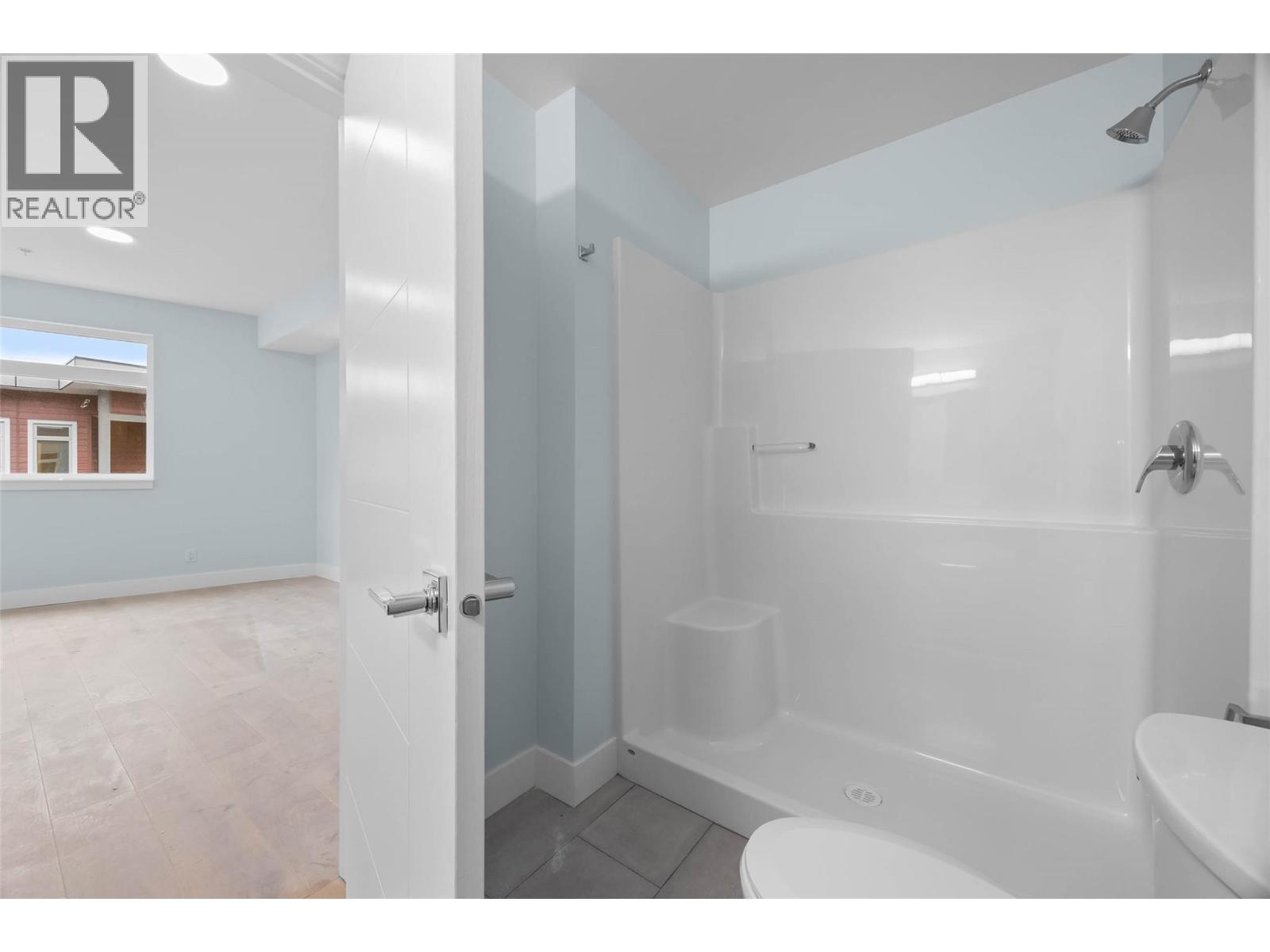 #507 207 Royal Avenue - 23