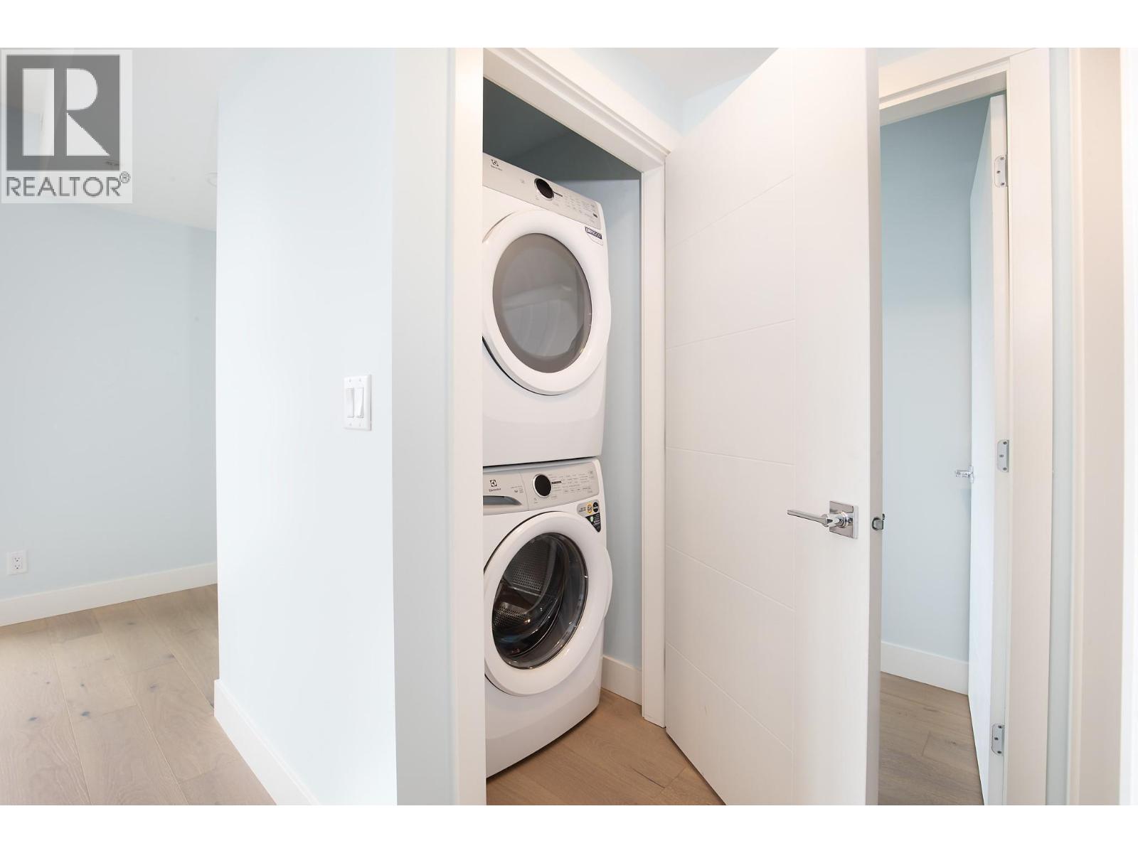 #402 215 ROYAL Avenue - 10