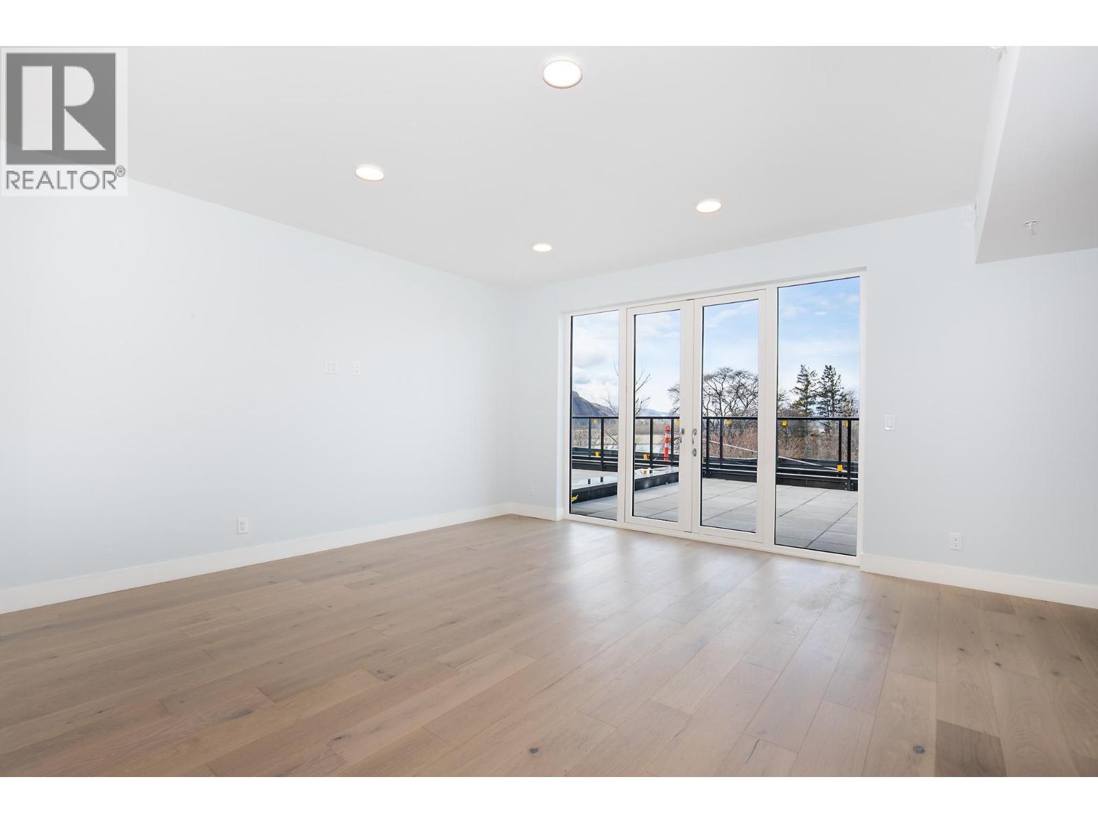 #402 215 ROYAL Avenue - 6