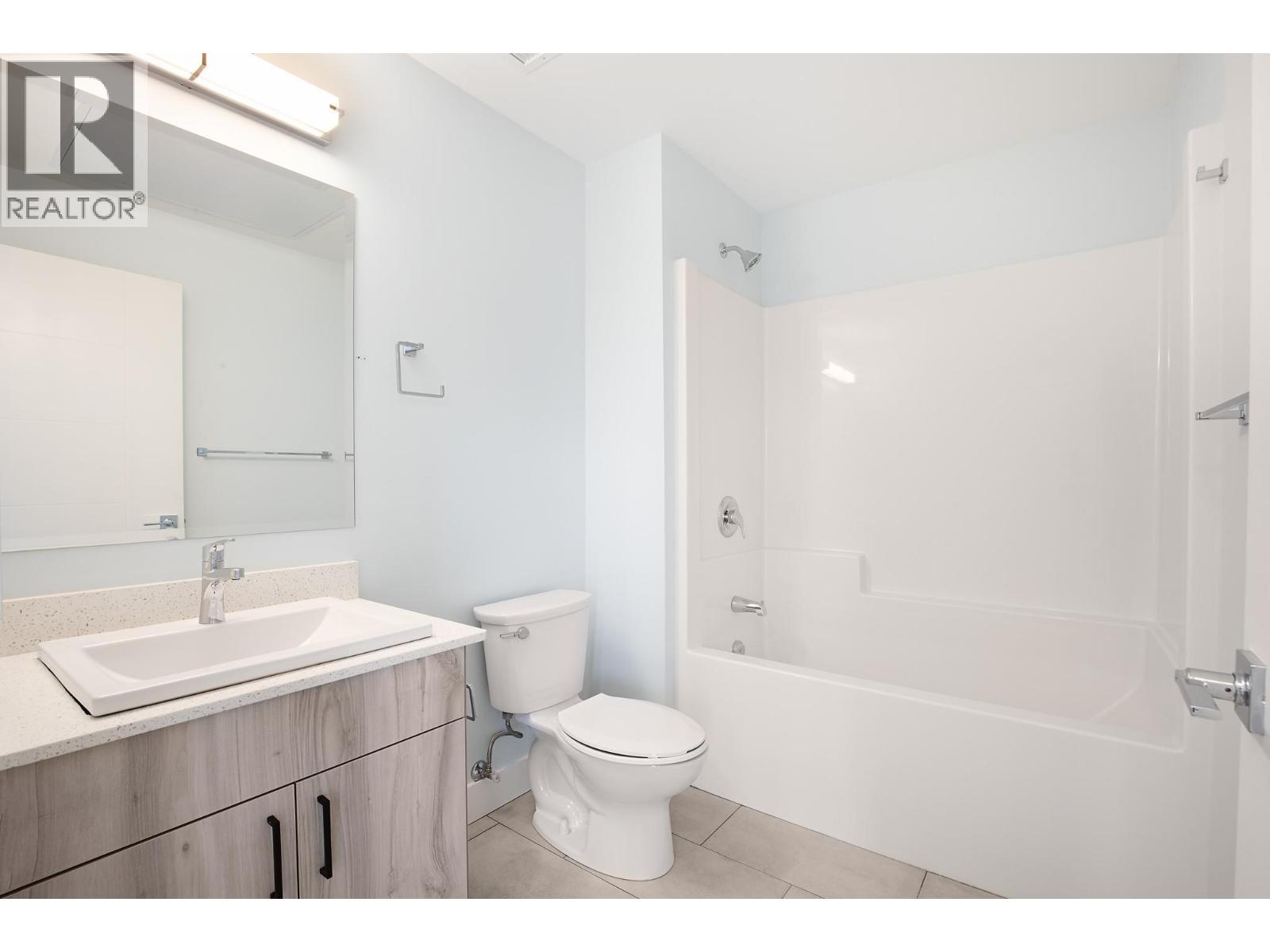 #402 215 ROYAL Avenue - 8