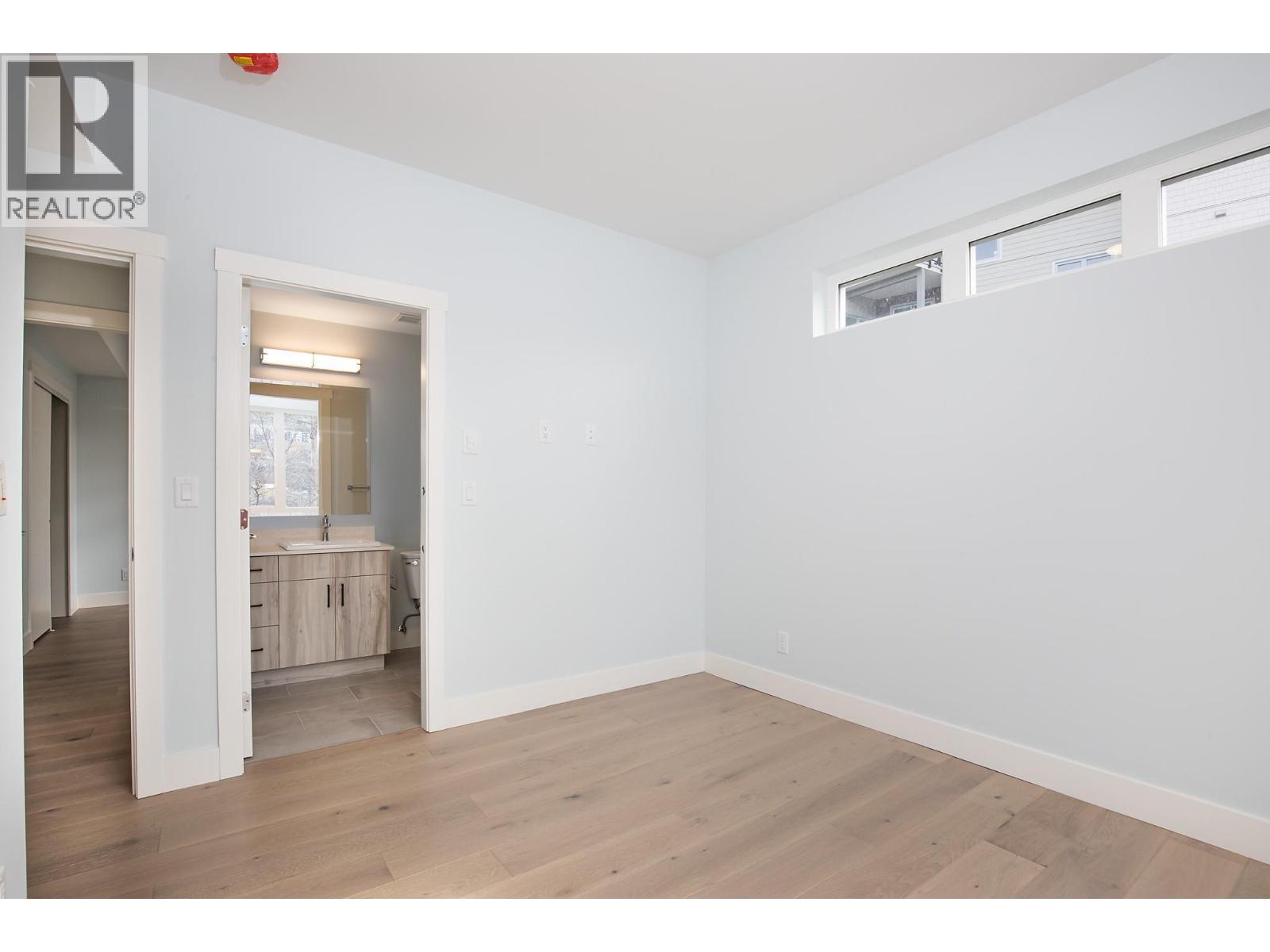 #204 215 ROYAL Avenue - 11