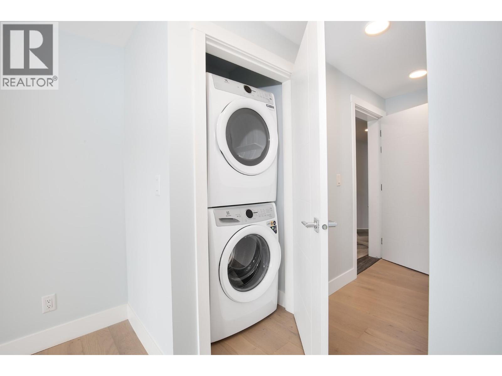 #204 215 ROYAL Avenue - 13