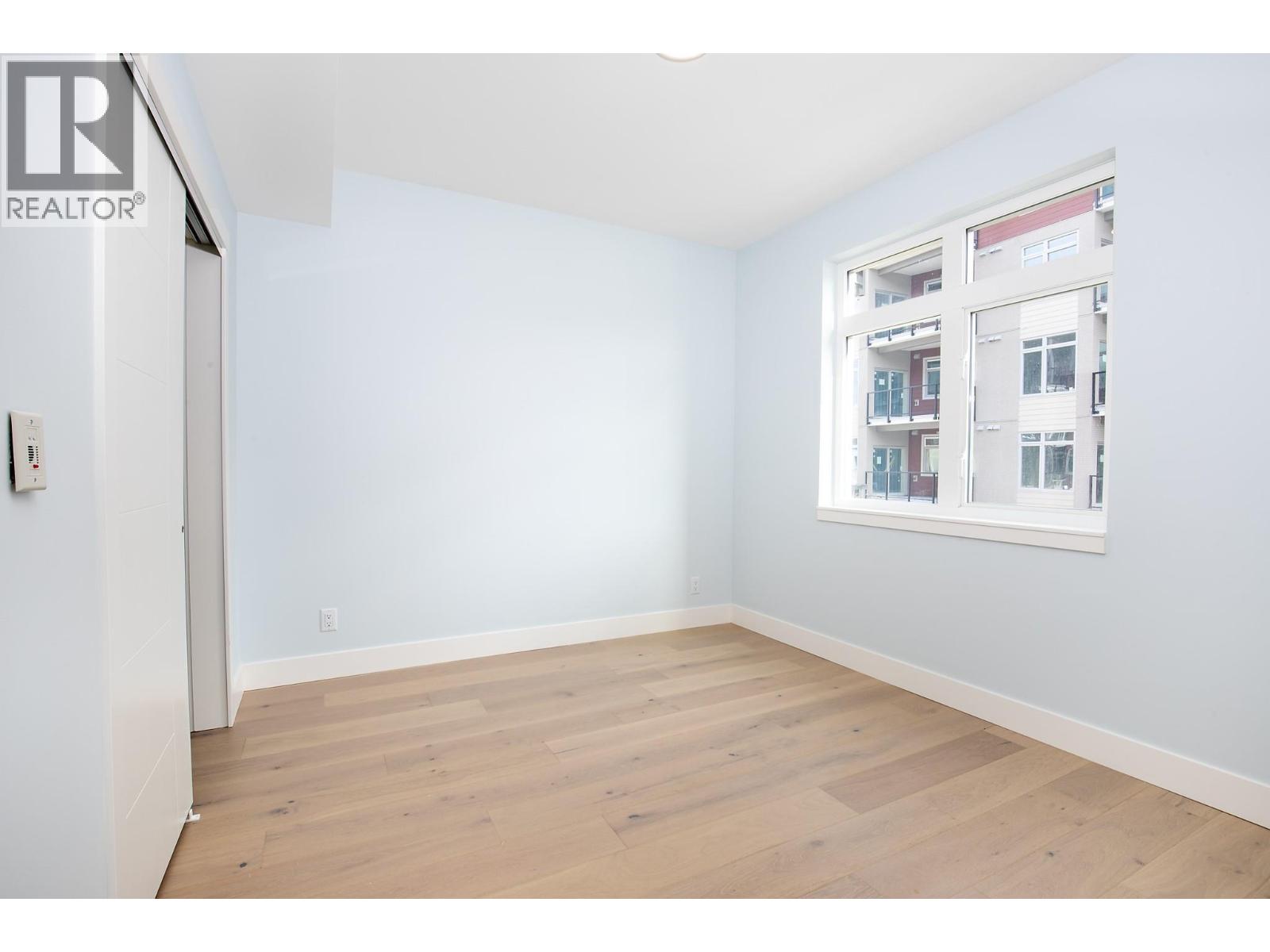 #204 215 ROYAL Avenue - 9