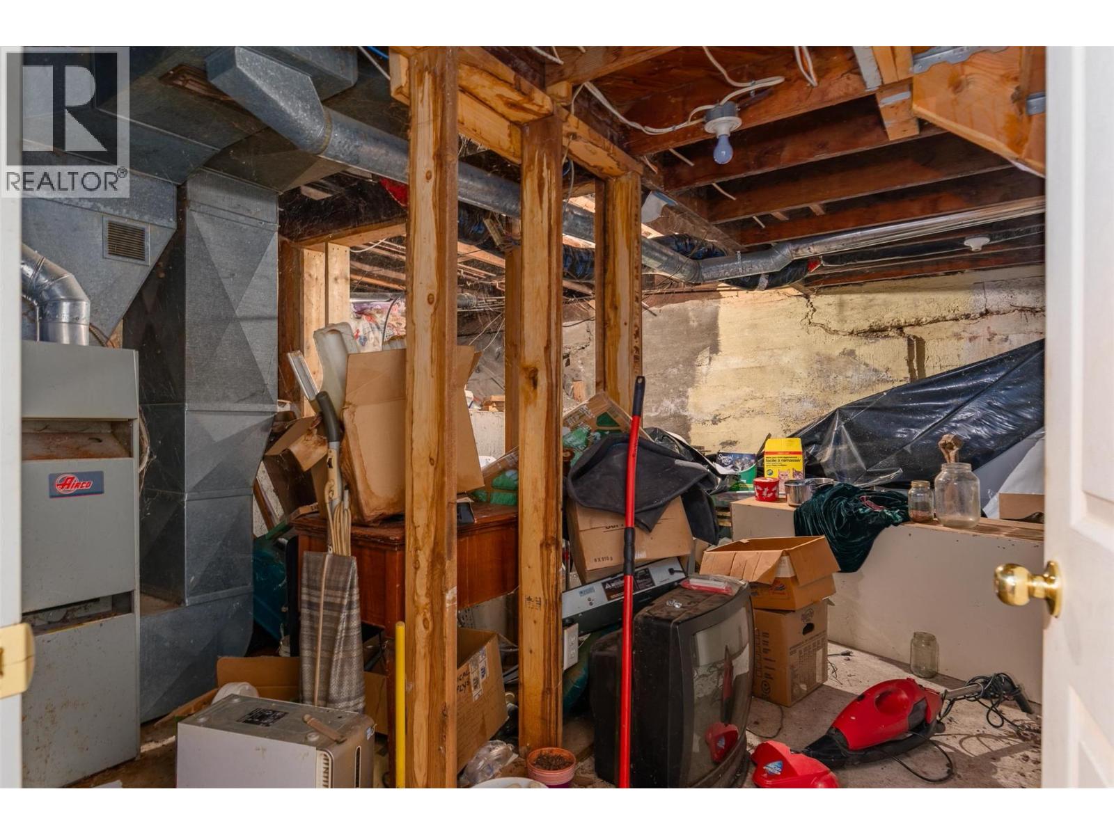 1976 WATSON LANE - 12