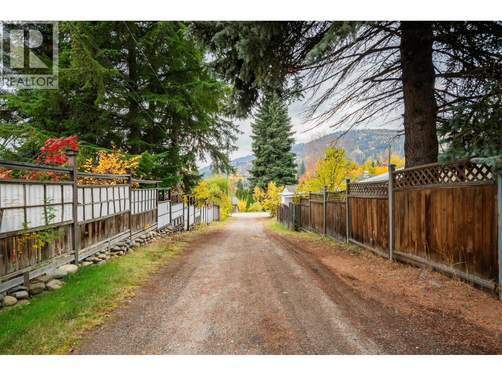 1976 WATSON LANE - 22