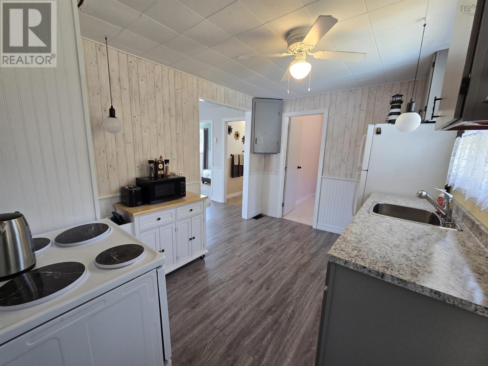 Property 7 of 26 of 9273 highway 16