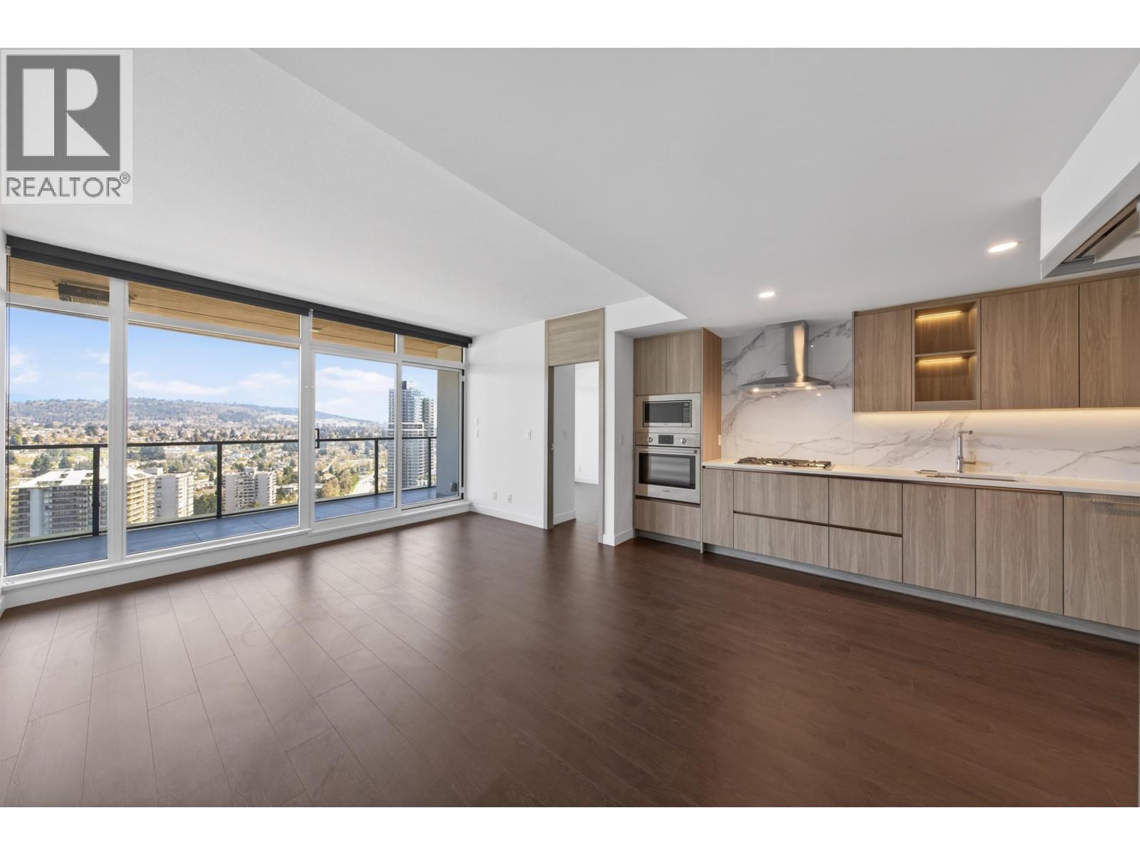 3008 4890 LOUGHEED HIGHWAY