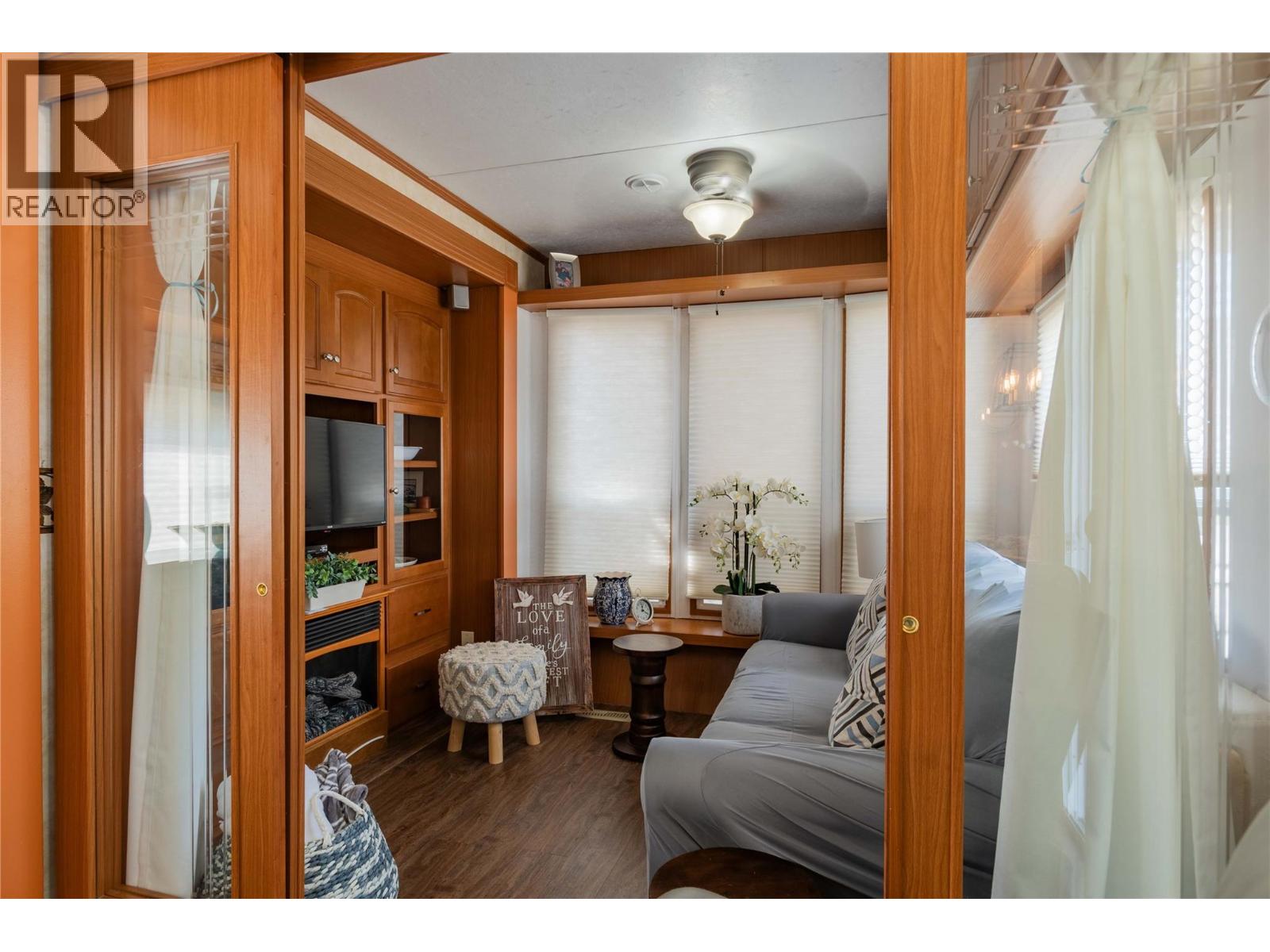 #95 1835 BAKERY FRONTAGE ROAD - 13