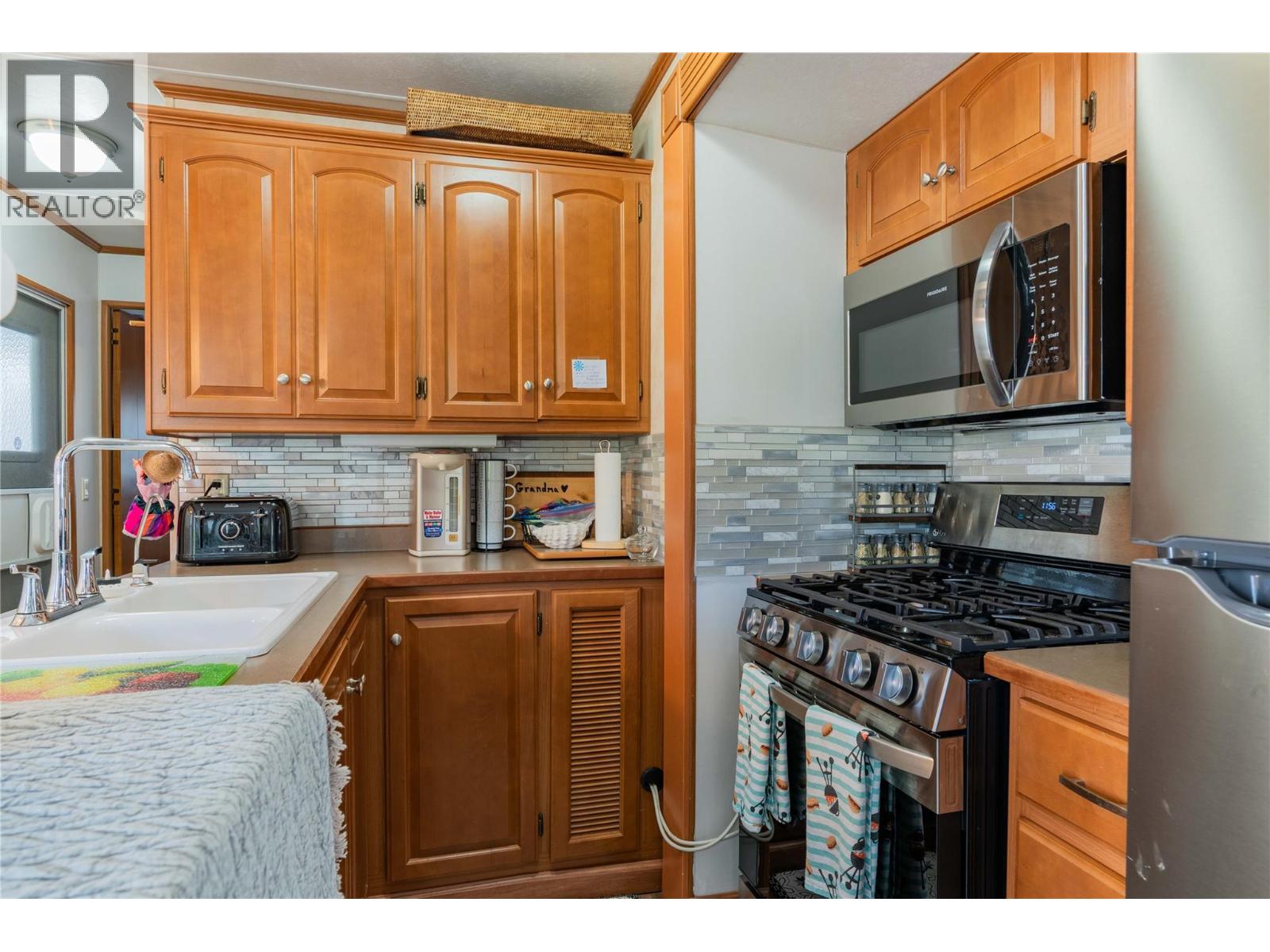 #95 1835 BAKERY FRONTAGE ROAD - 8