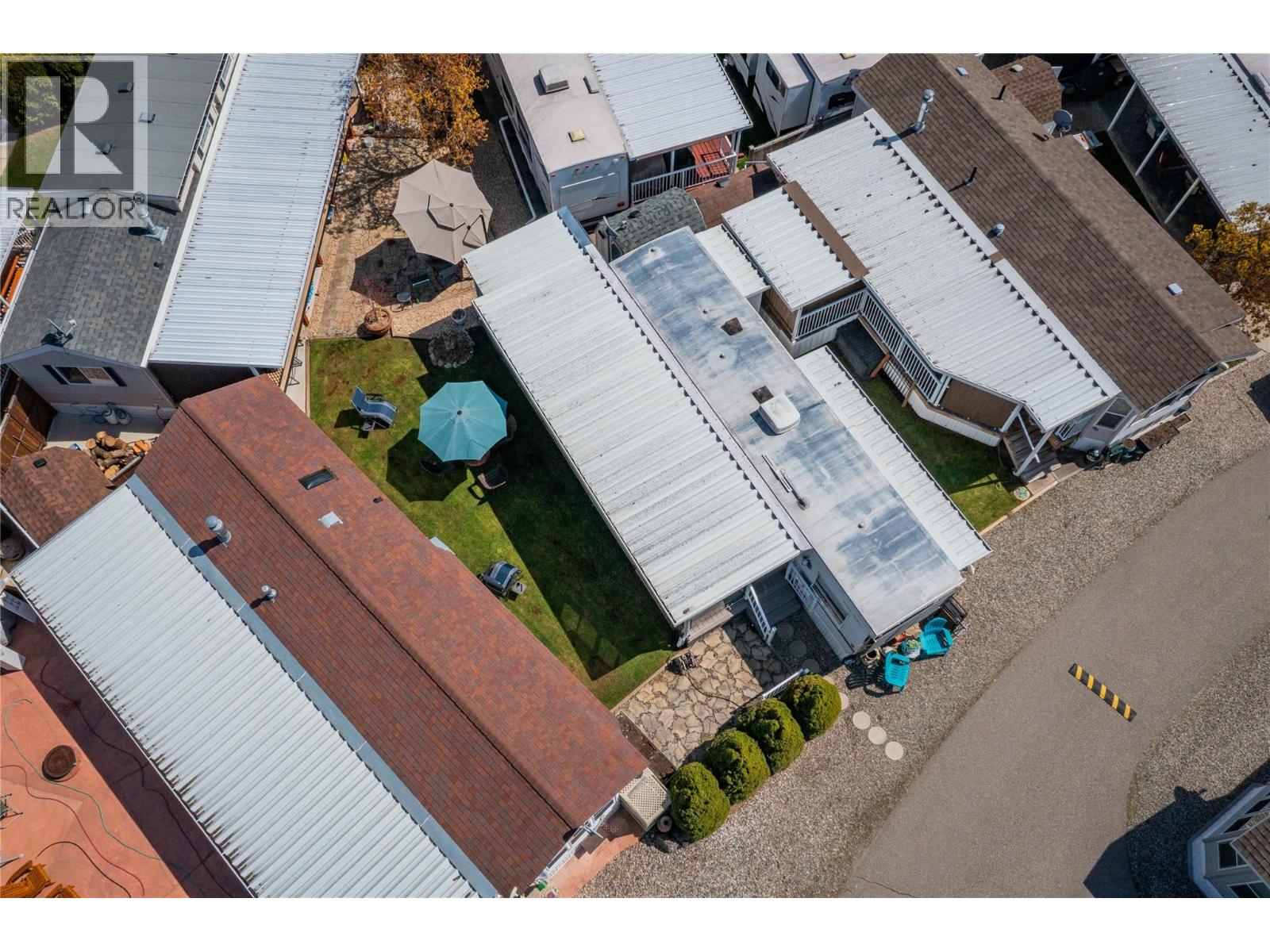 #95 1835 BAKERY FRONTAGE ROAD - 32